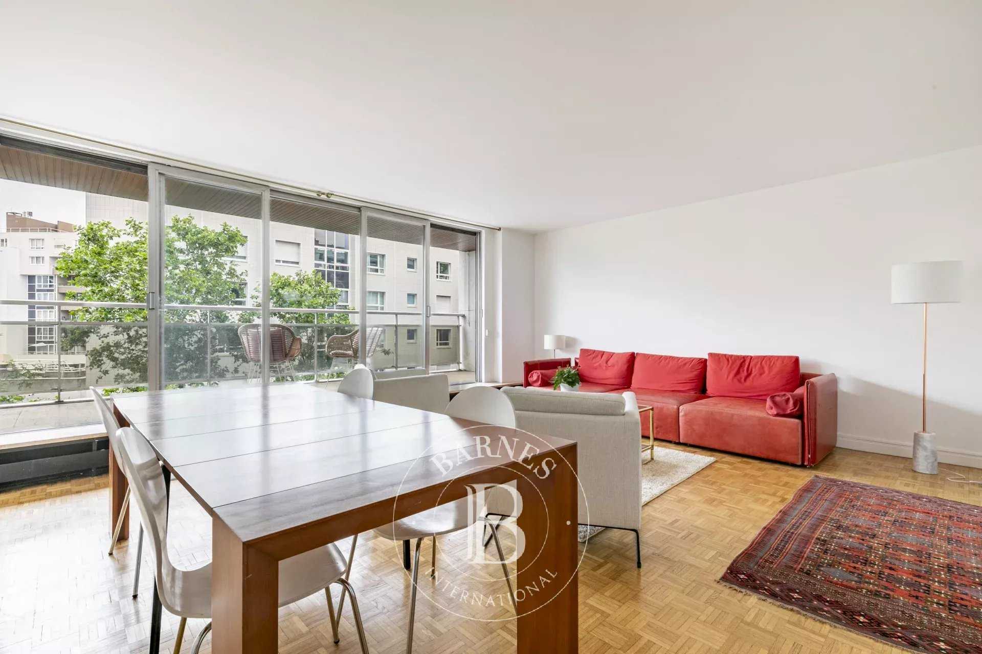 Paris  - Appartement 4 Pi&egrave;ces 3 Chambres