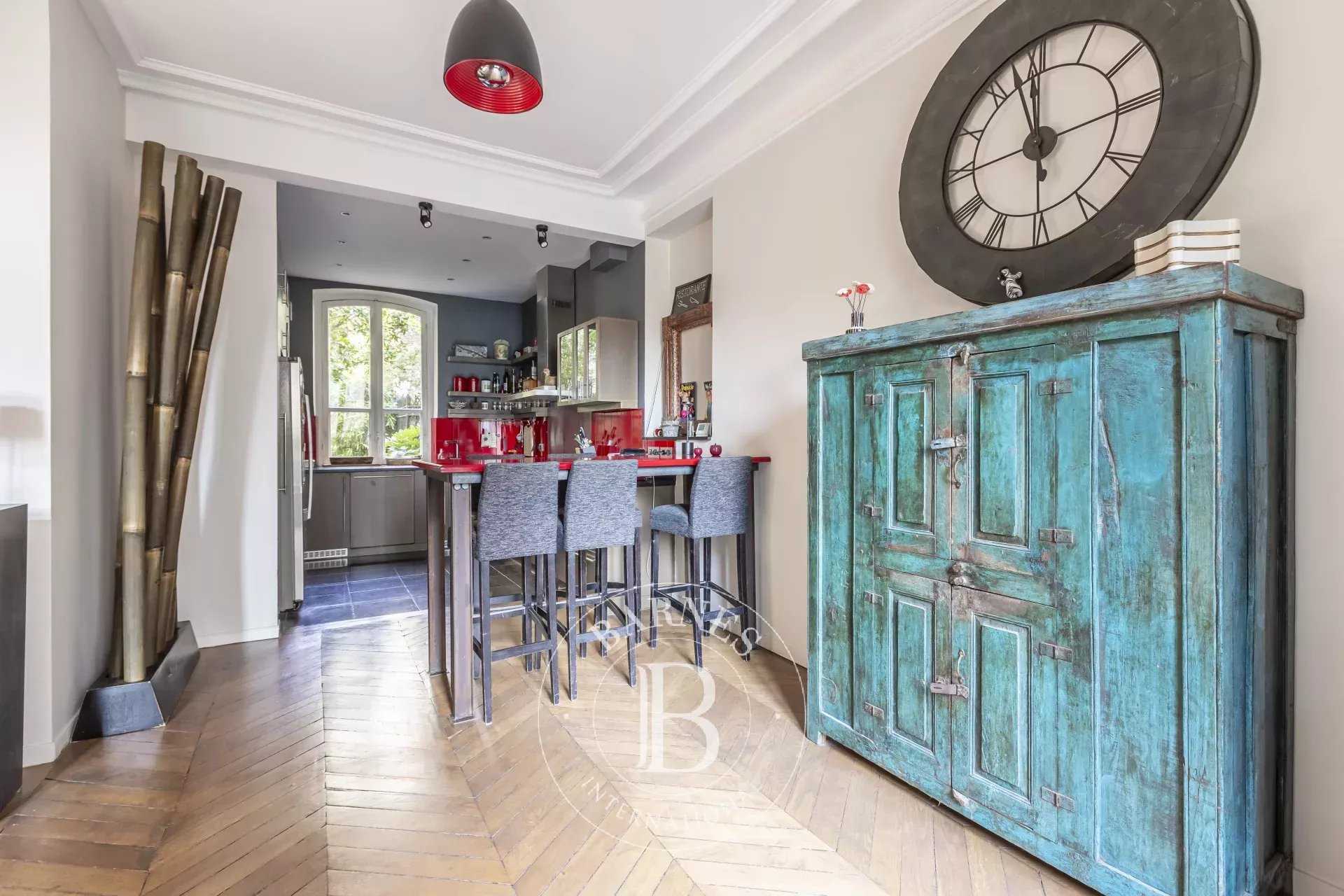 Paris  - Maison 10 Pi&egrave;ces 6 Chambres