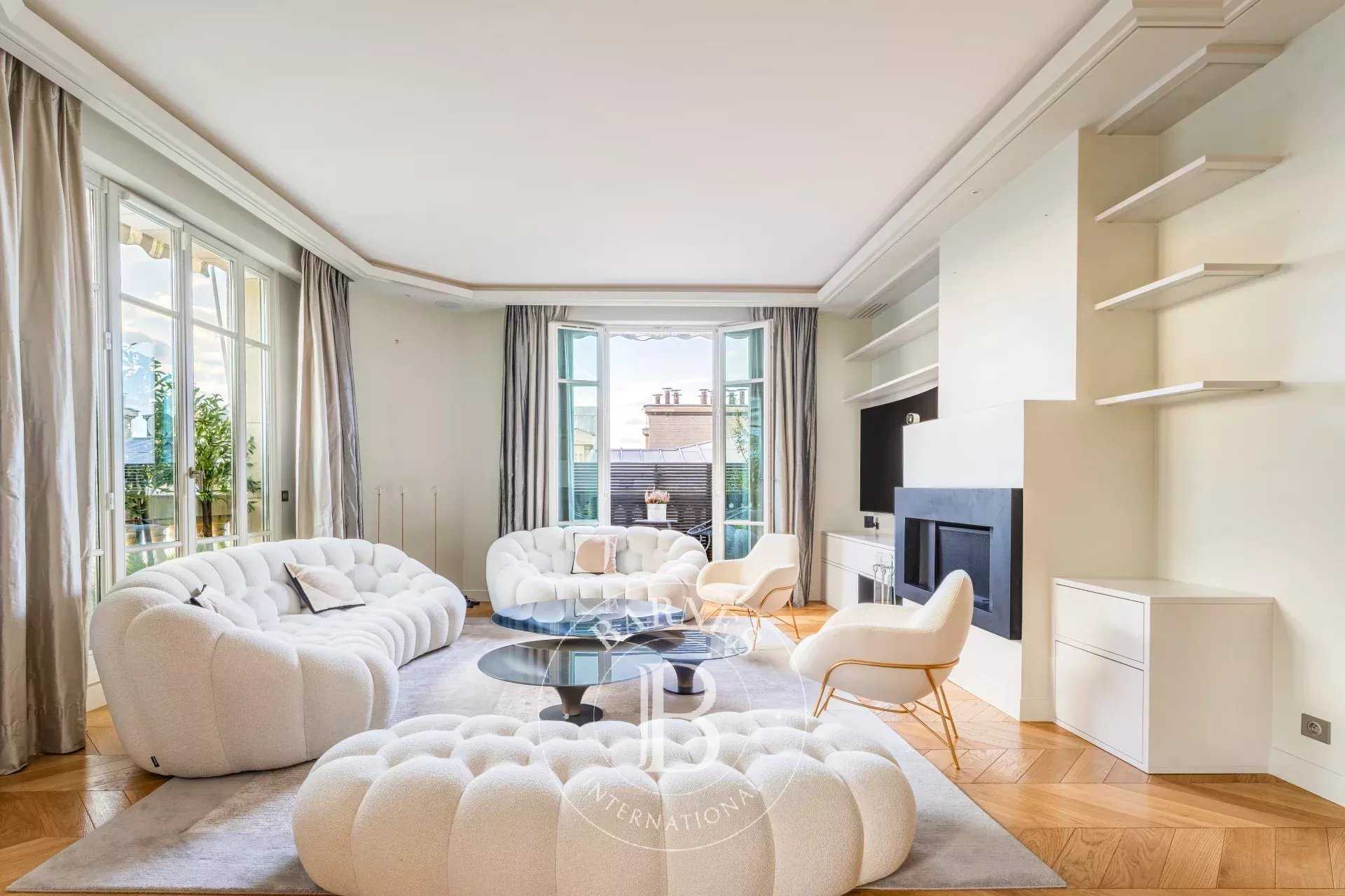 Paris  - Appartement 10 Pi&egrave;ces 5 Chambres