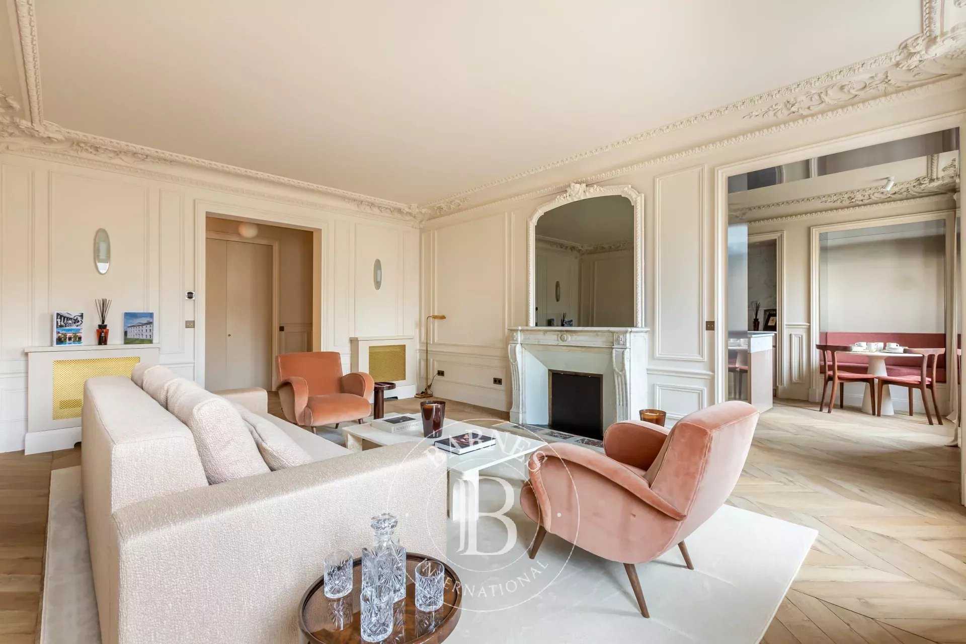 Paris  - Appartement 5 Pi&egrave;ces 3 Chambres