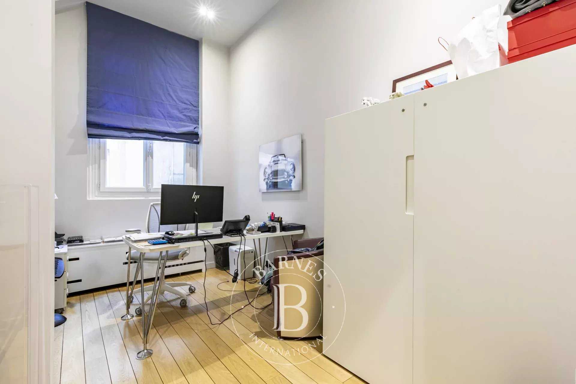 Paris  - Appartement 6 Pi&egrave;ces 3 Chambres