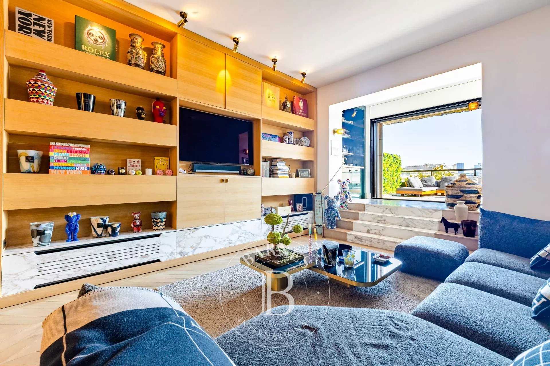 Paris  - Appartement 4 Pi&egrave;ces 2 Chambres