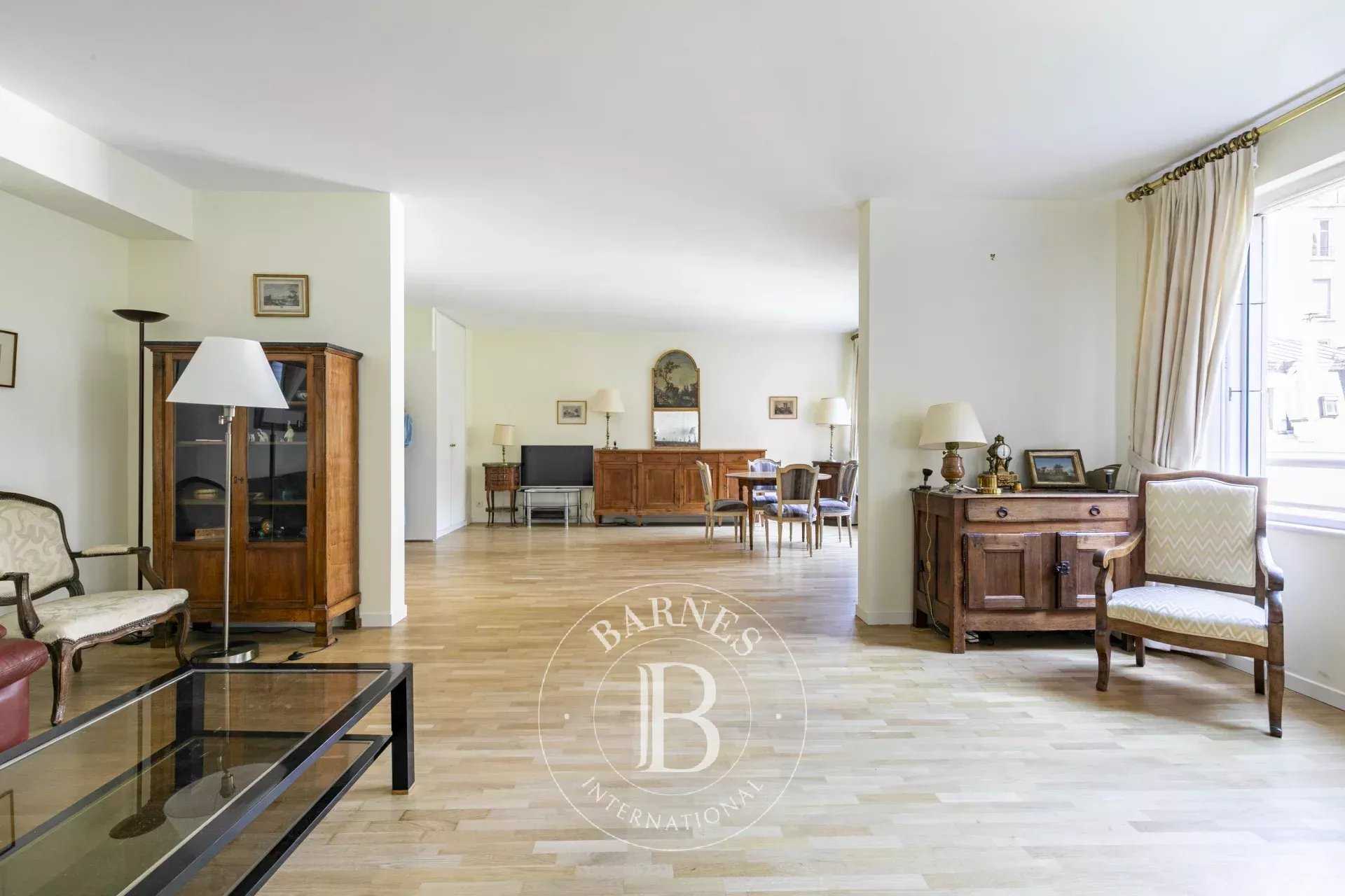 Paris  - Apartment 2 Bedrooms