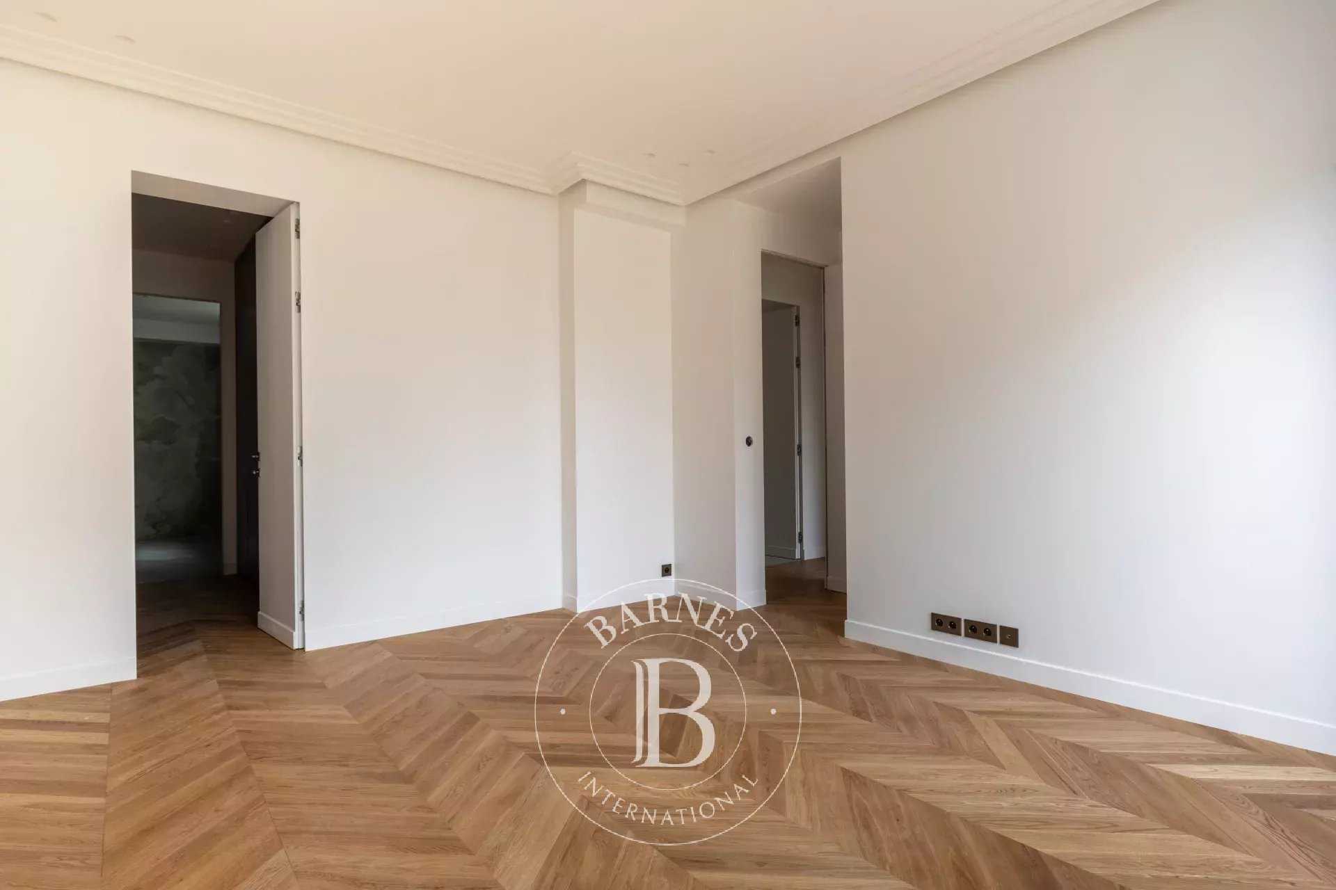 Paris  - Apartment 3 Bedrooms