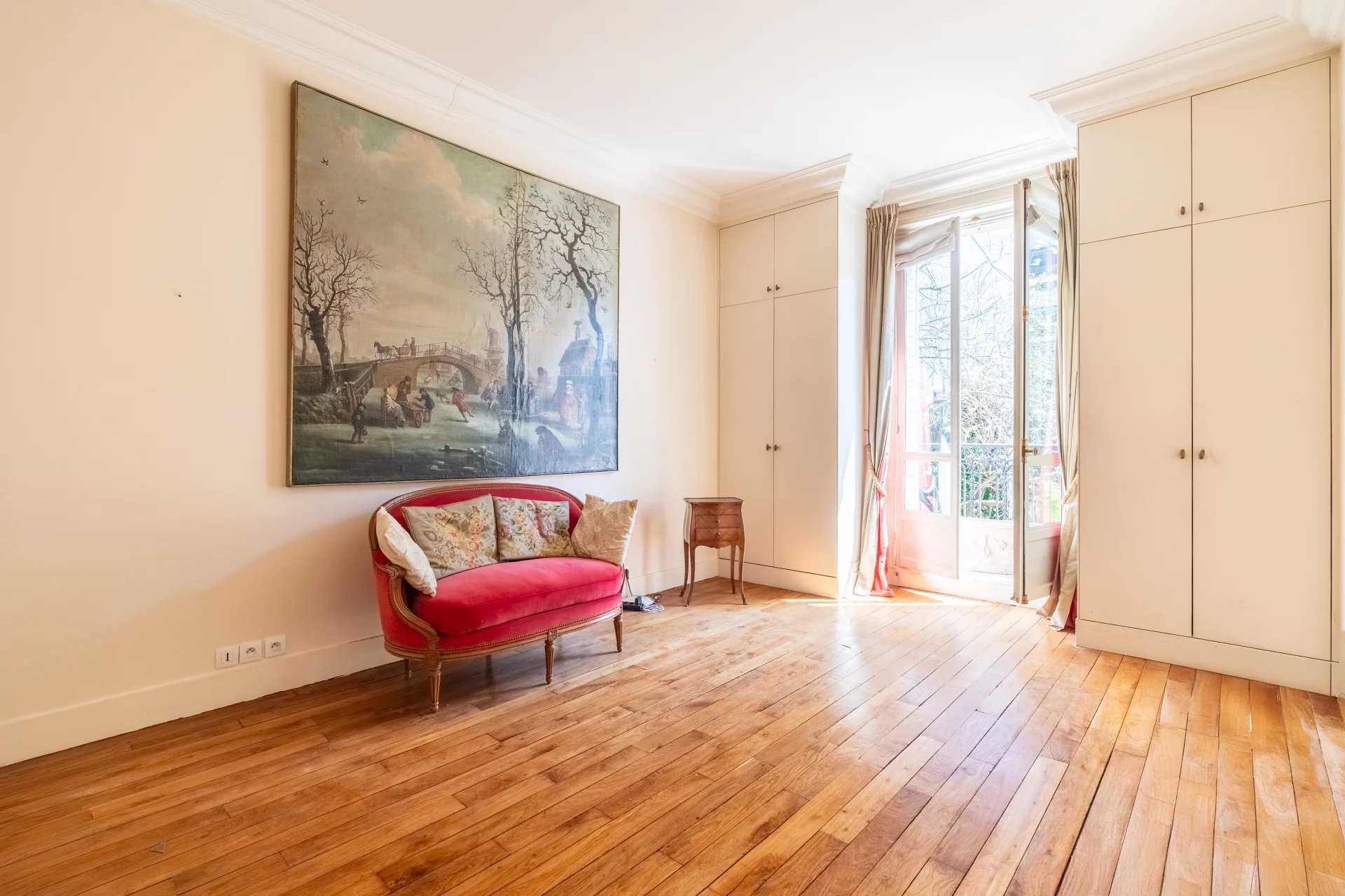 Paris  - Appartement 5 Pièces 3 Chambres
