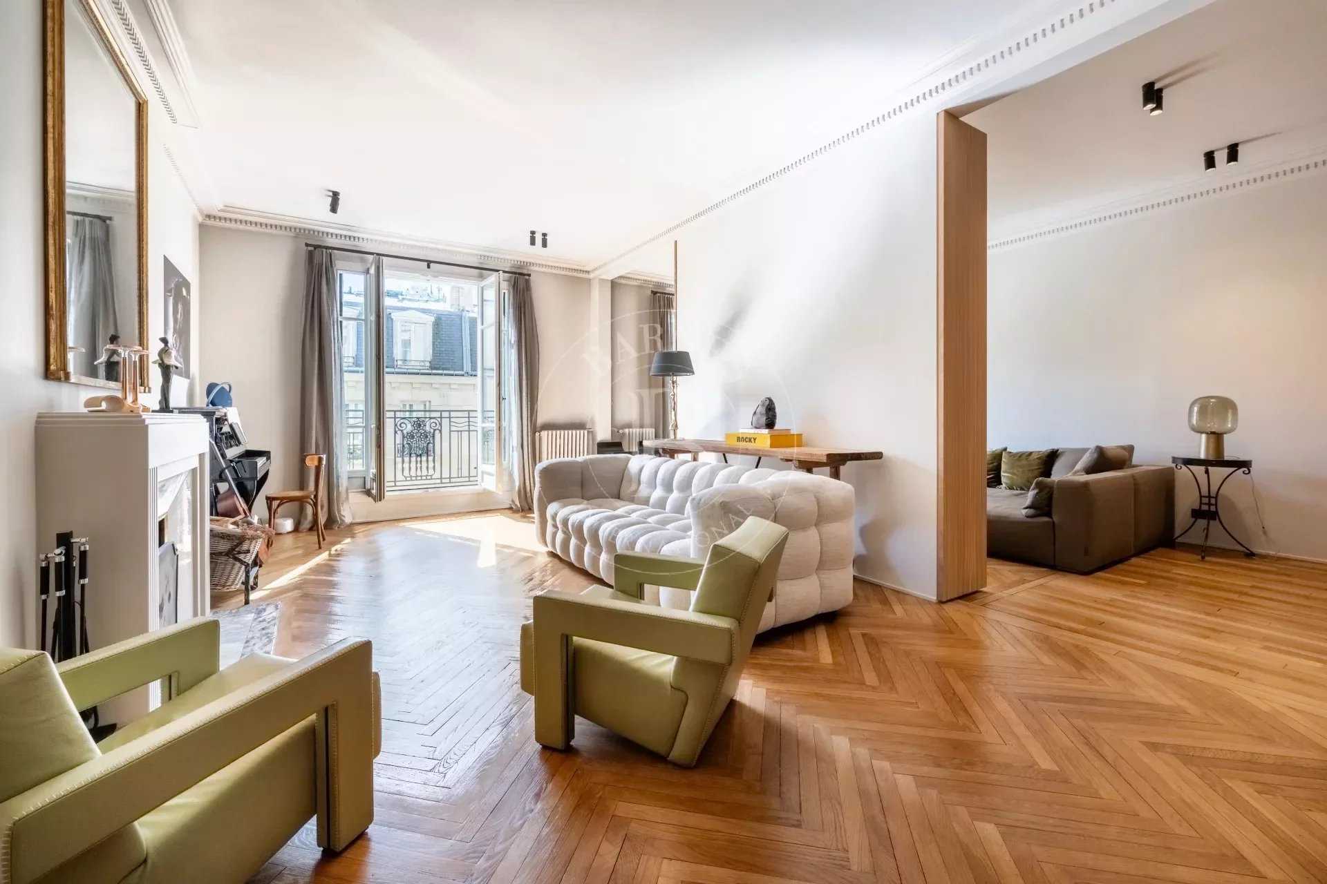 Paris  - Appartement 5 Pièces 3 Chambres