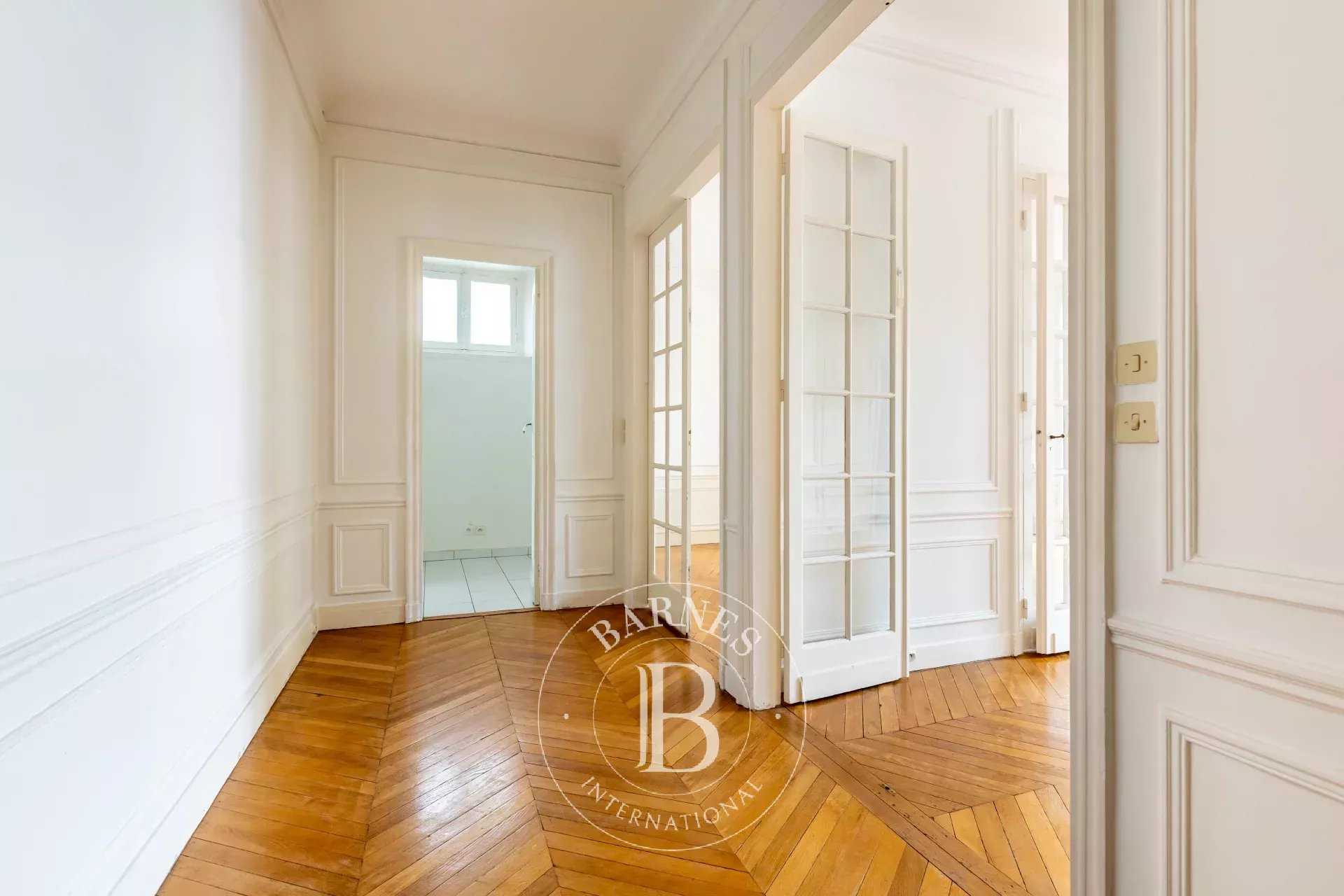 Paris  - Appartement 4 Pièces 2 Chambres