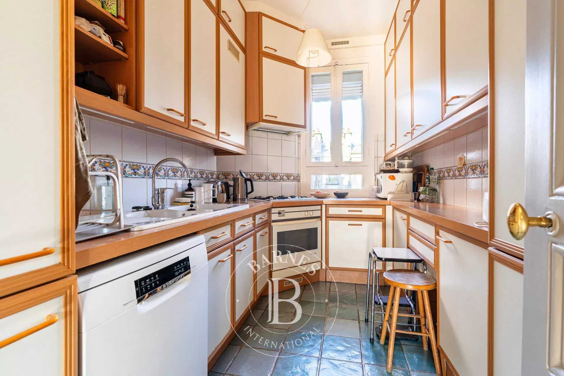 Paris  - Appartement 6 Pi&egrave;ces 4 Chambres