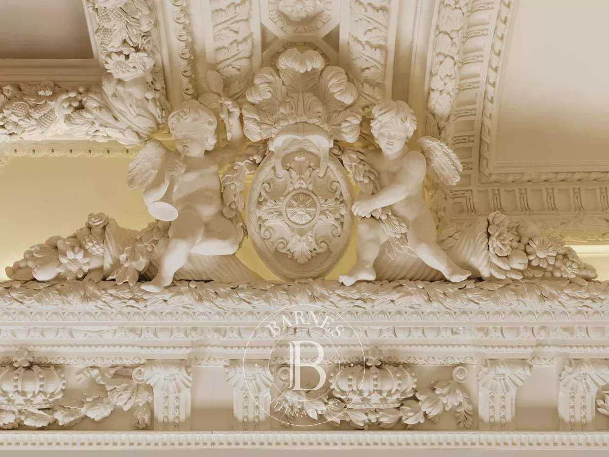 Paris  - Hôtel particulier 15 Pi&egrave;ces