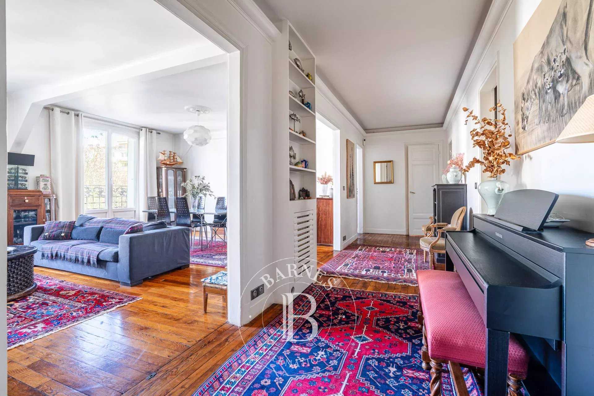 Paris  - Appartement 5 Pi&egrave;ces 3 Chambres