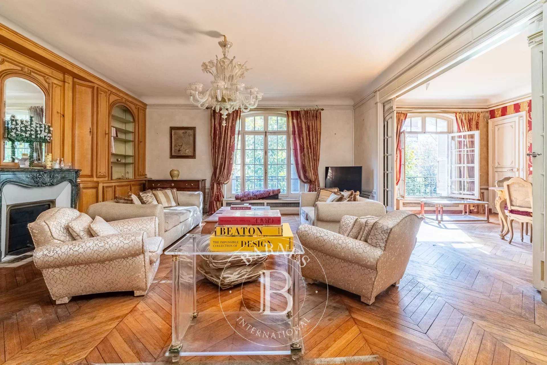 Paris  - Appartement 7 Pièces 5 Chambres