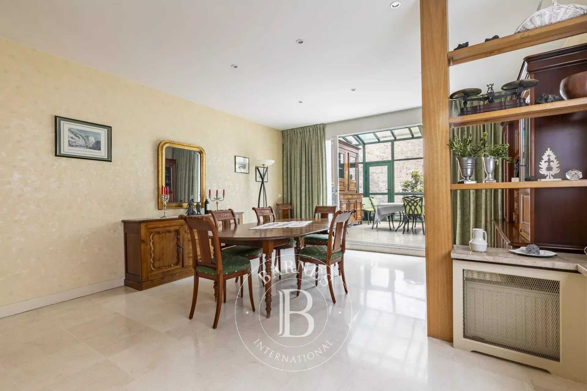 Paris  - Townhouse 6 Bedrooms