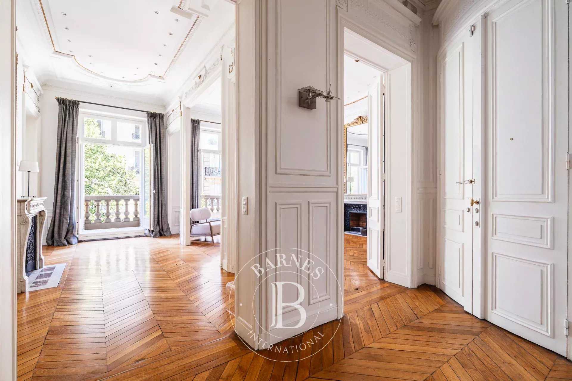 Paris  - Appartement 6 Pi&egrave;ces 4 Chambres