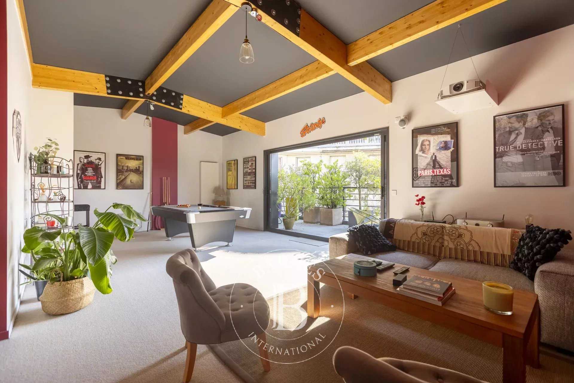 Paris  - Maison 10 Pi&egrave;ces 6 Chambres