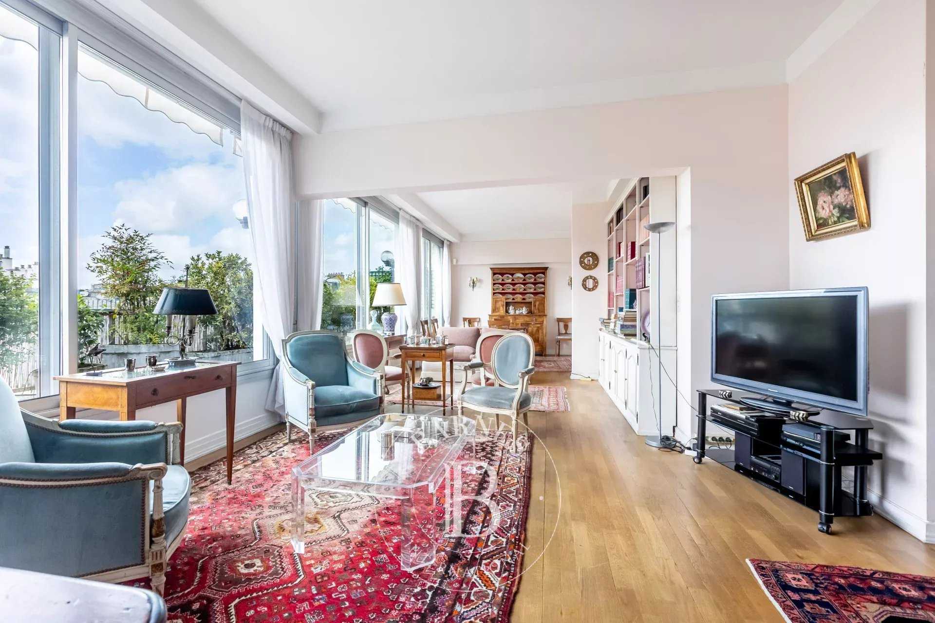 Paris  - Appartement 4 Pi&egrave;ces 2 Chambres