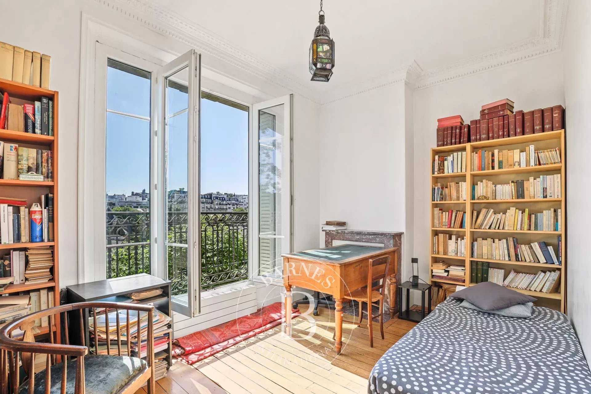 Paris  - Appartement 5 Pièces 4 Chambres
