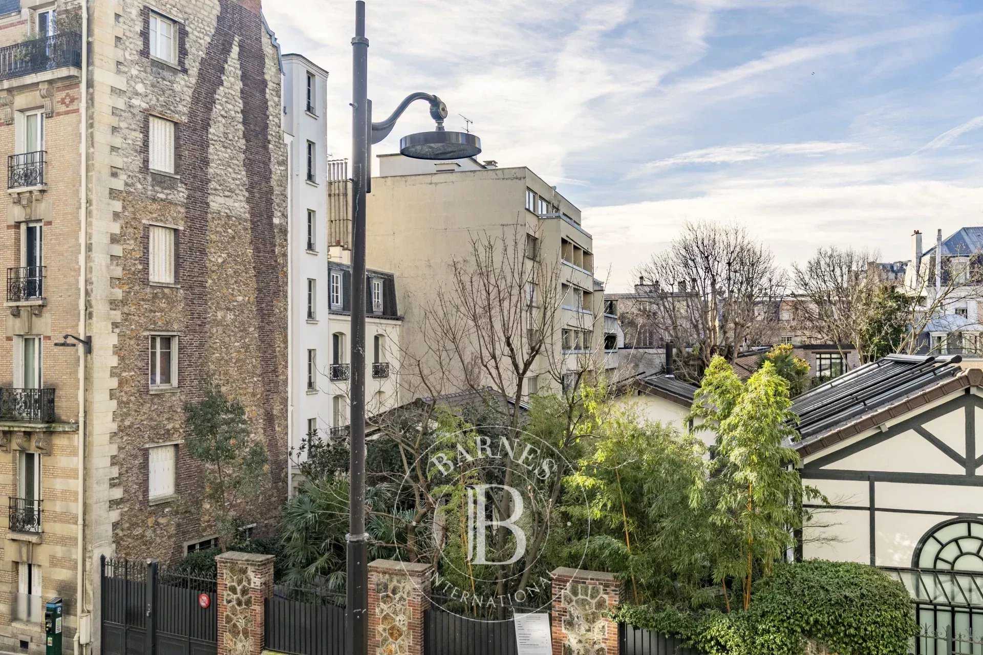 Paris  - Appartement 4 Pi&egrave;ces 3 Chambres