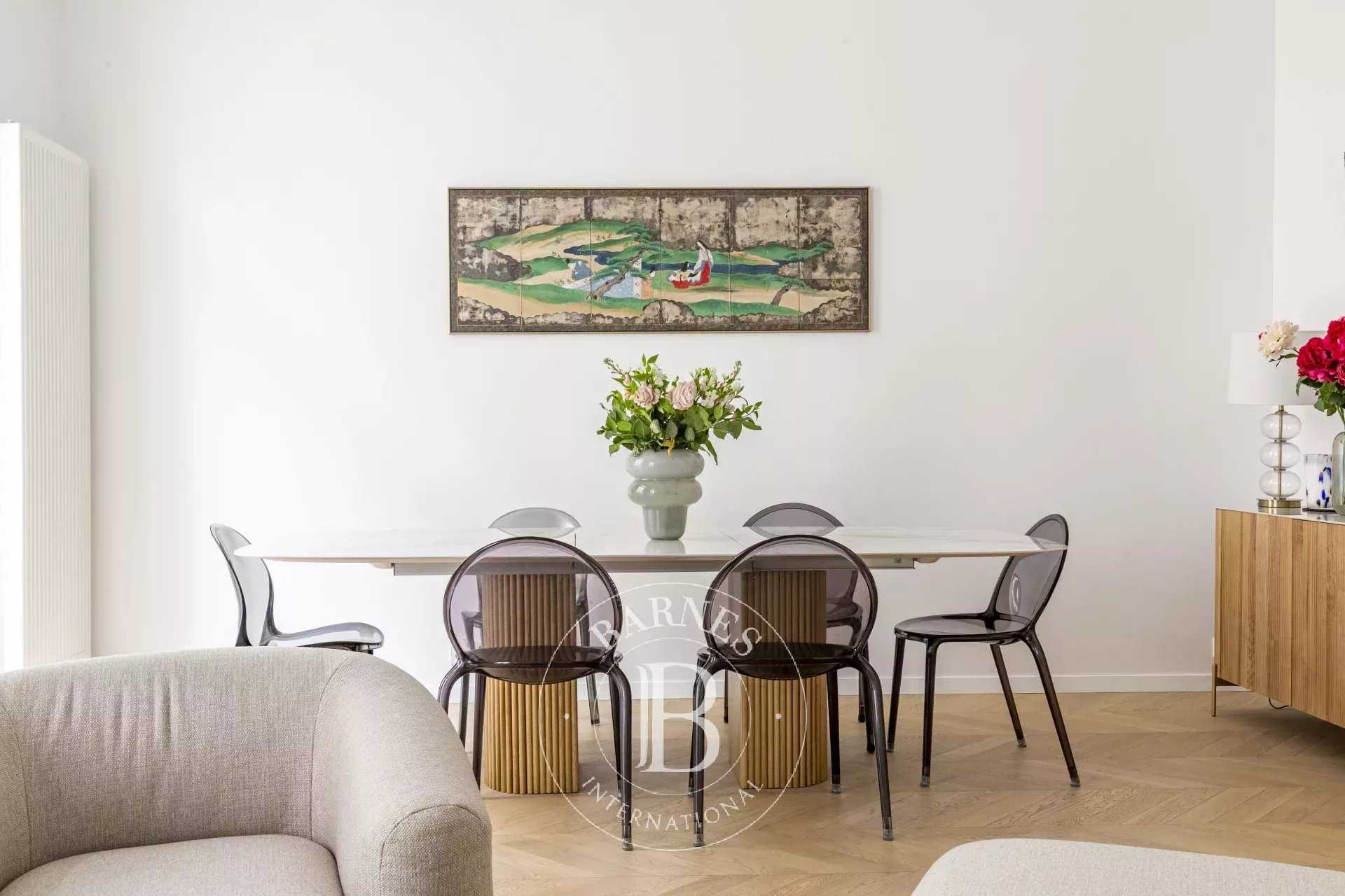 Paris  - Appartement 5 Pi&egrave;ces 3 Chambres