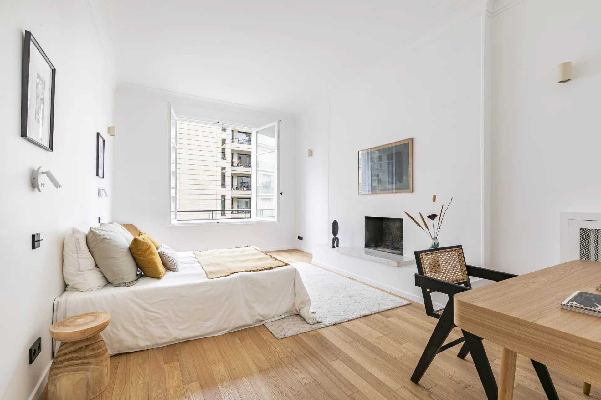 Paris  - Appartement 6 Pi&egrave;ces 3 Chambres