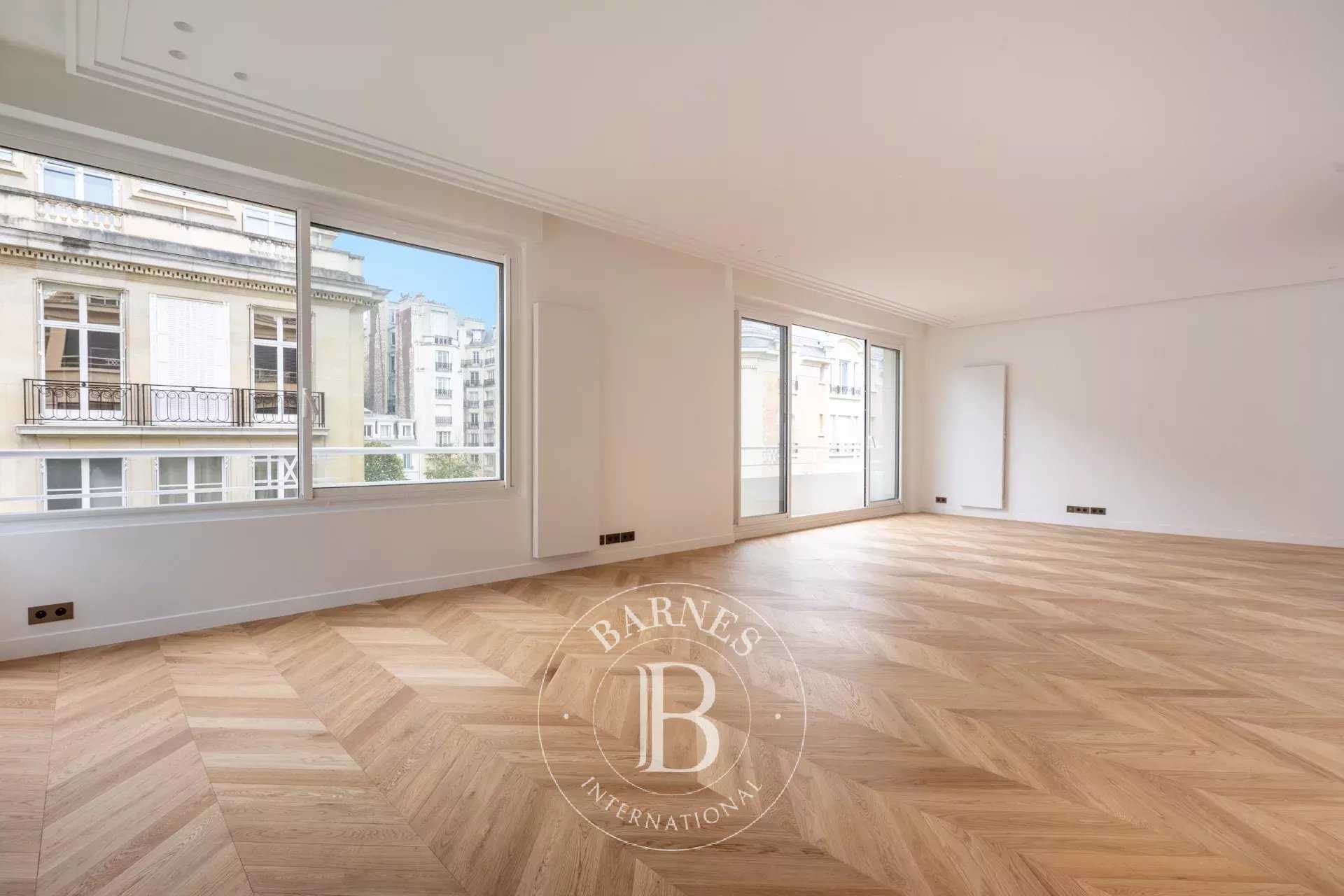 Paris  - Appartement 5 Pièces 4 Chambres