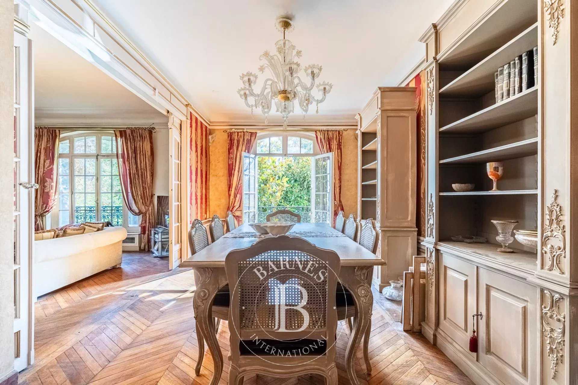 Paris  - Appartement 7 Pièces 5 Chambres