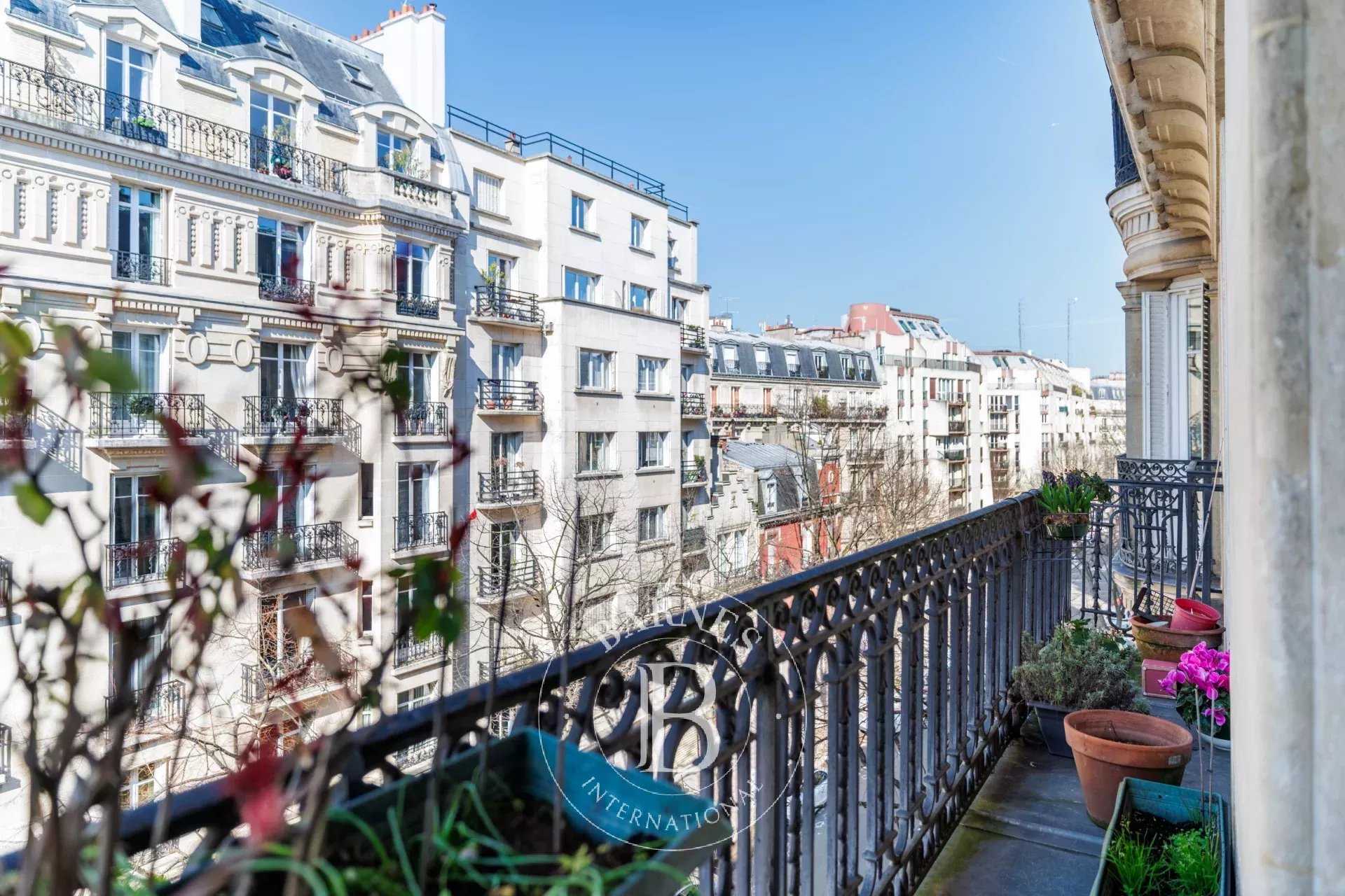 Paris  - Appartement 6 Pièces 4 Chambres