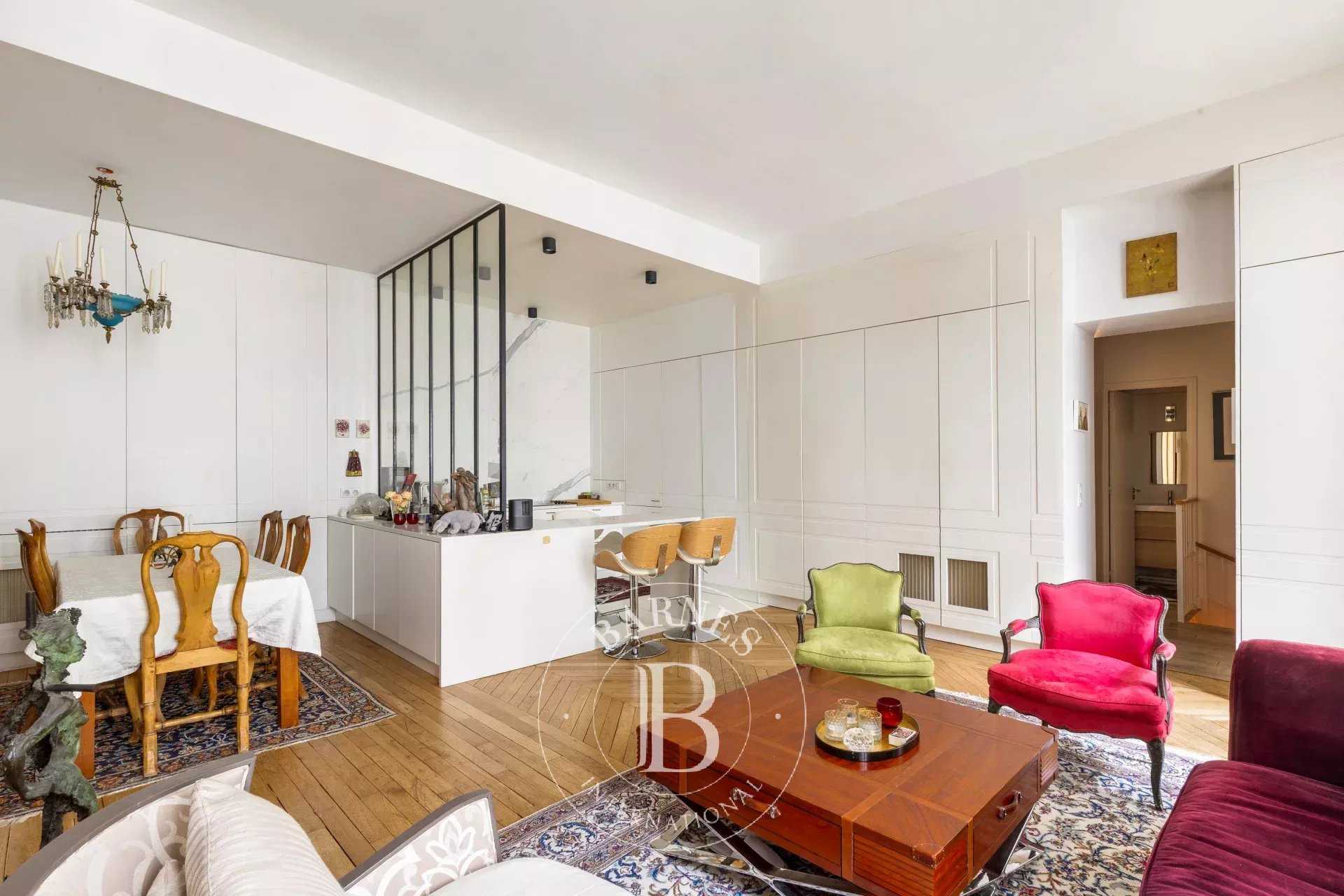 Paris  - Appartement 3 Pi&egrave;ces 2 Chambres