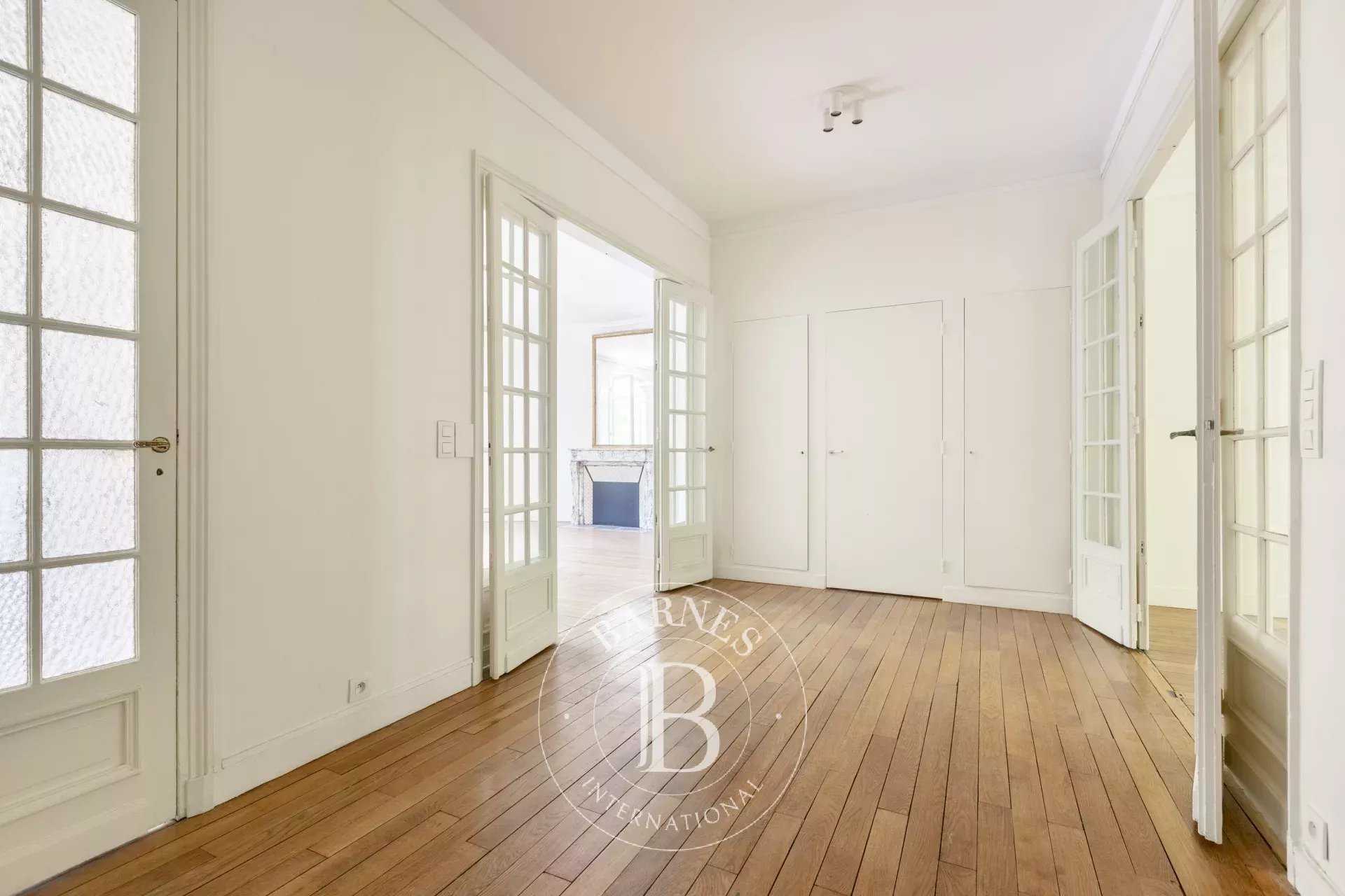 Paris  - Apartment 4 Bedrooms