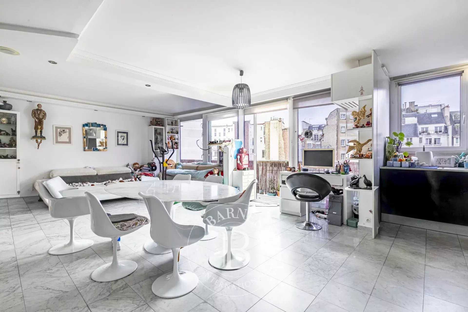 Paris  - Appartement 5 Pi&egrave;ces 3 Chambres