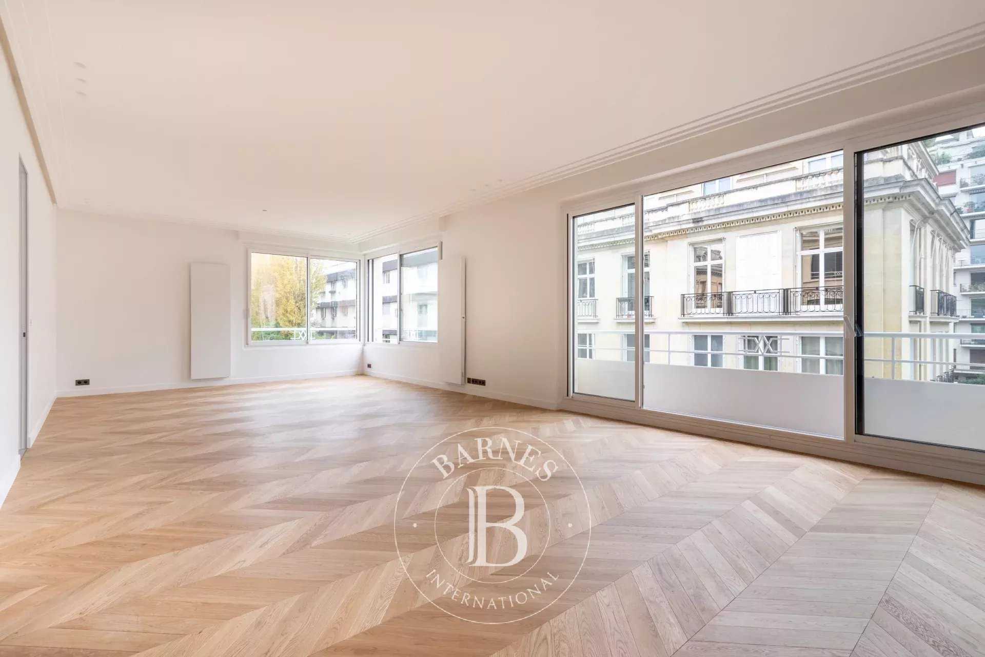 Paris  - Appartement 5 Pièces 4 Chambres