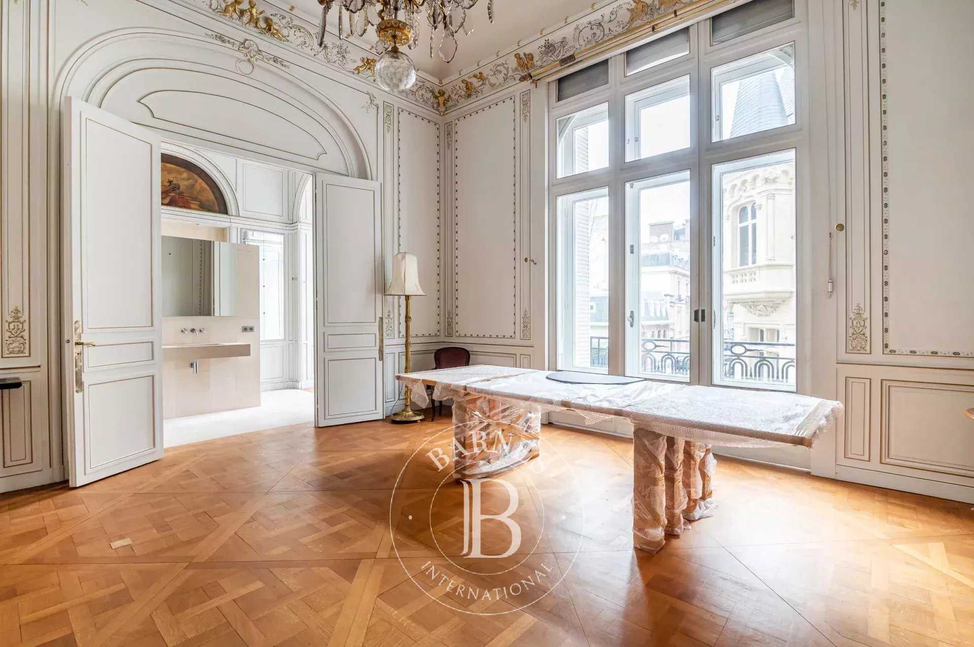 Paris  - Appartement 7 Pièces 4 Chambres