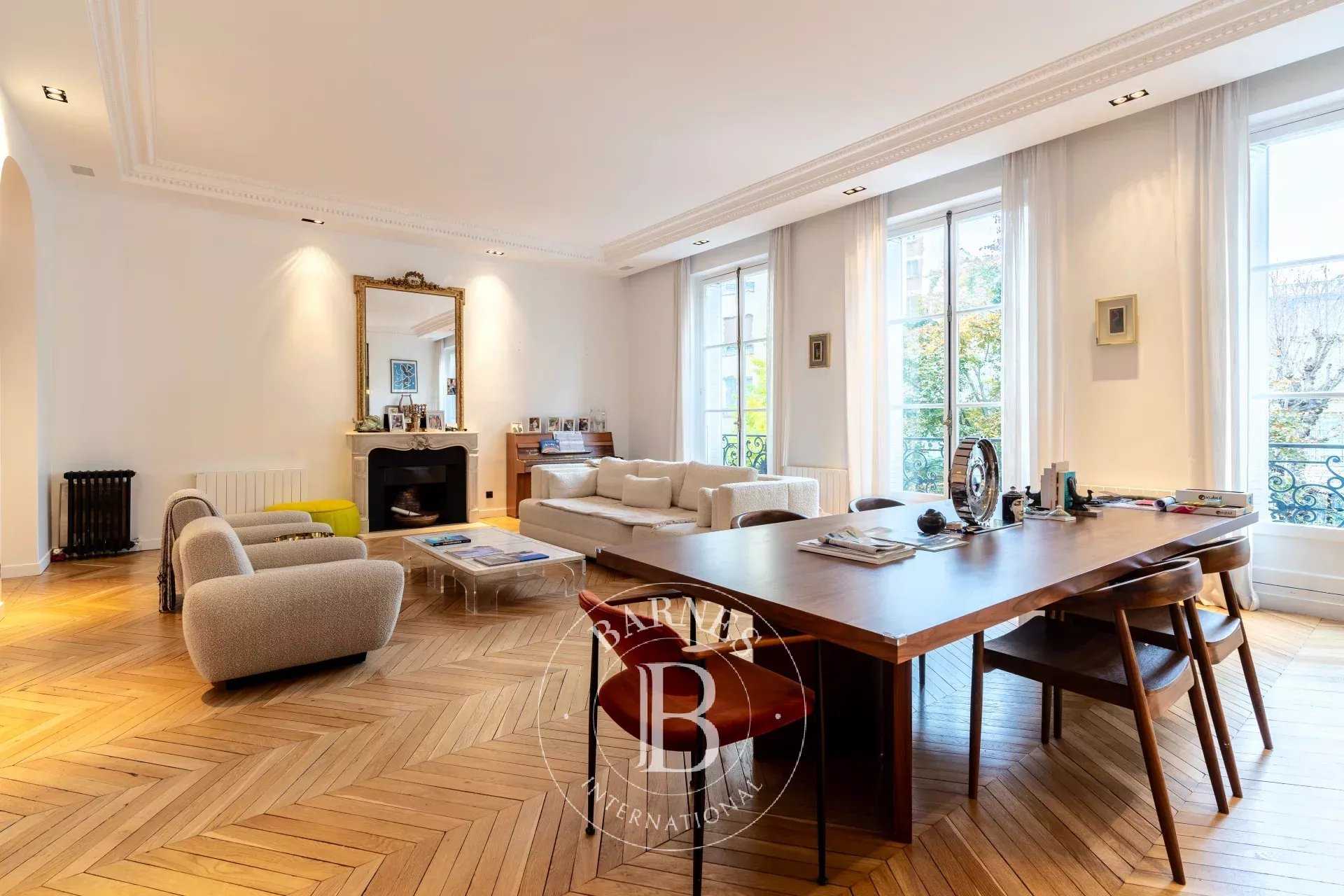 Paris  - Appartement 7 Pièces 4 Chambres