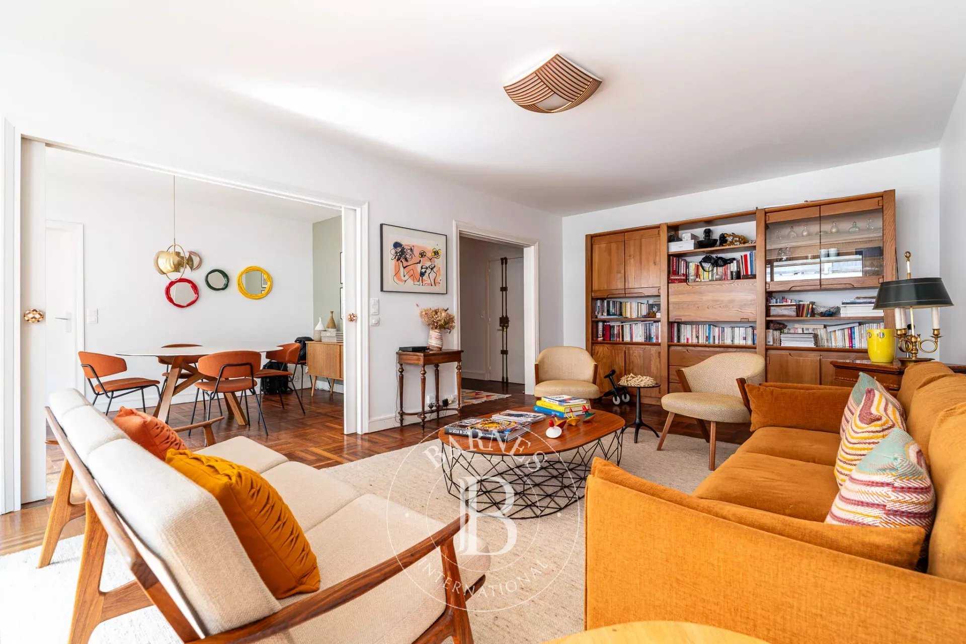 Paris  - Appartement 4 Pi&egrave;ces 2 Chambres