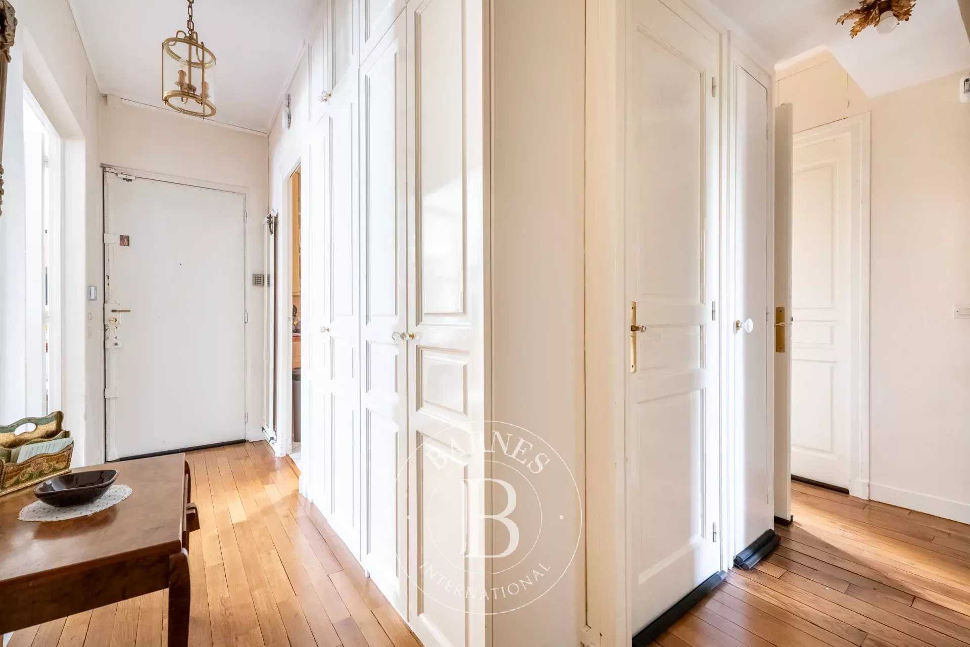 Paris  - Appartement 6 Pièces 4 Chambres