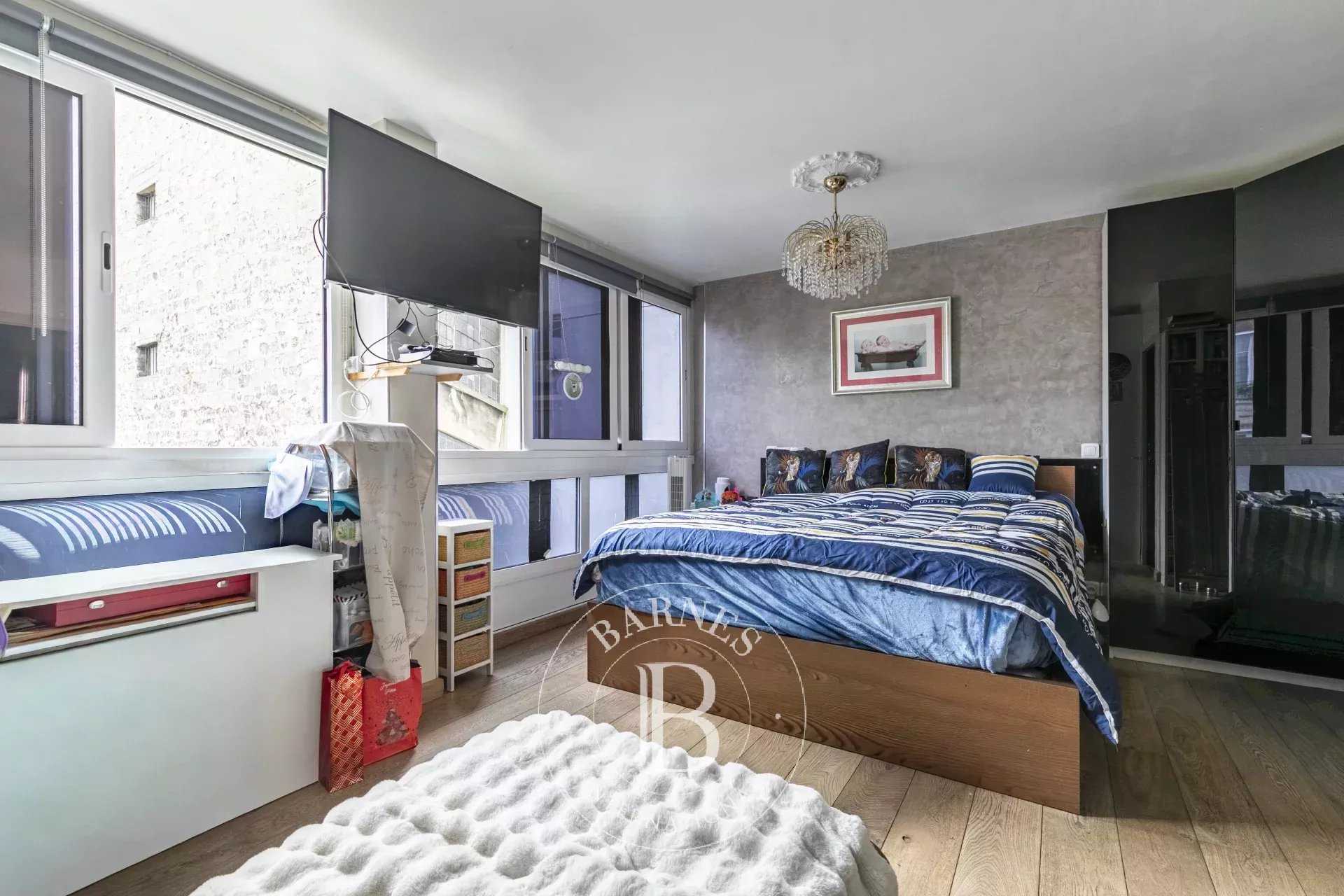 Paris  - Appartement 5 Pi&egrave;ces 3 Chambres