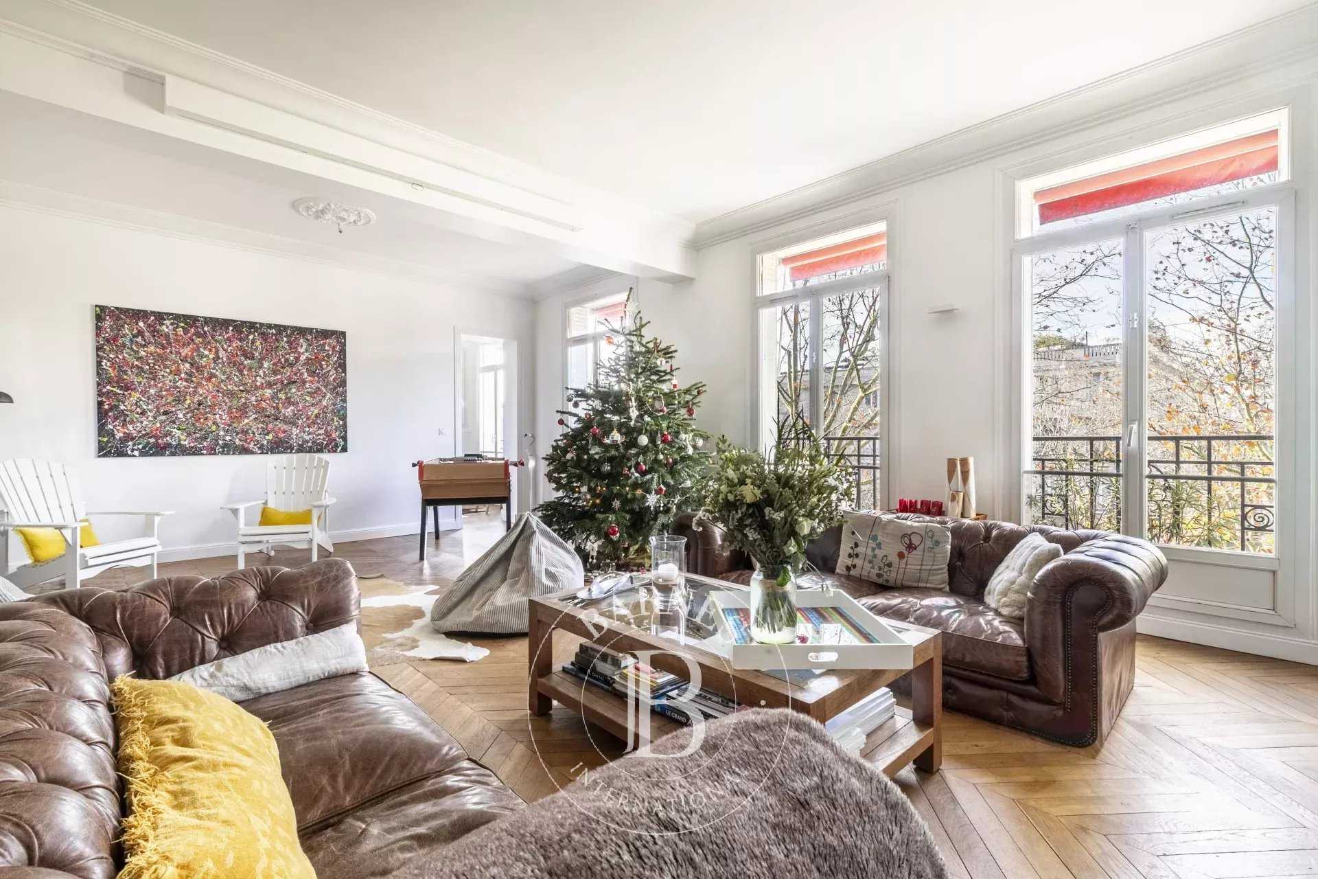 Paris  - Appartement 7 Pièces 5 Chambres