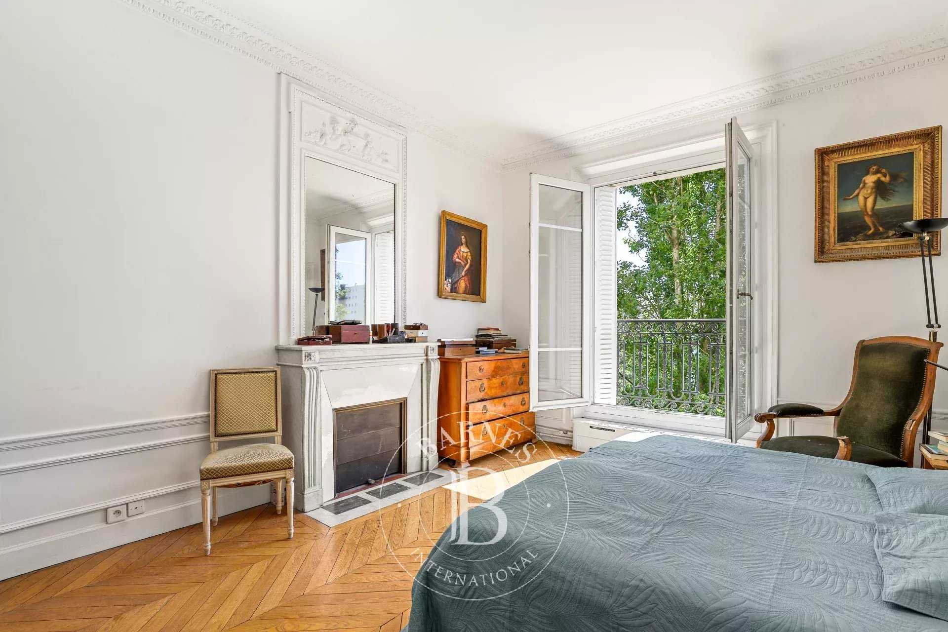 Paris  - Appartement 5 Pièces 4 Chambres