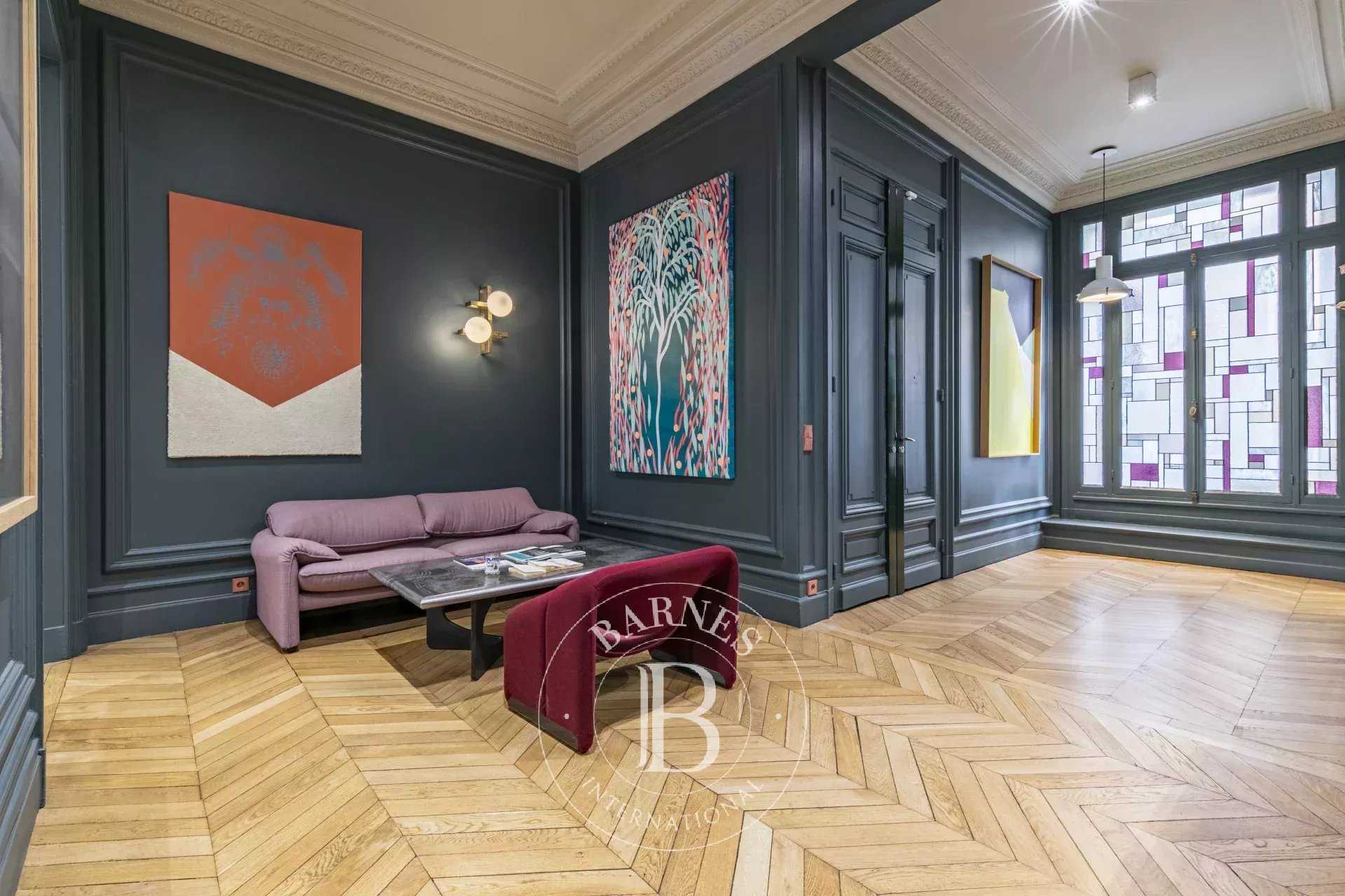 Paris  - Appartement 6 Pi&egrave;ces 3 Chambres