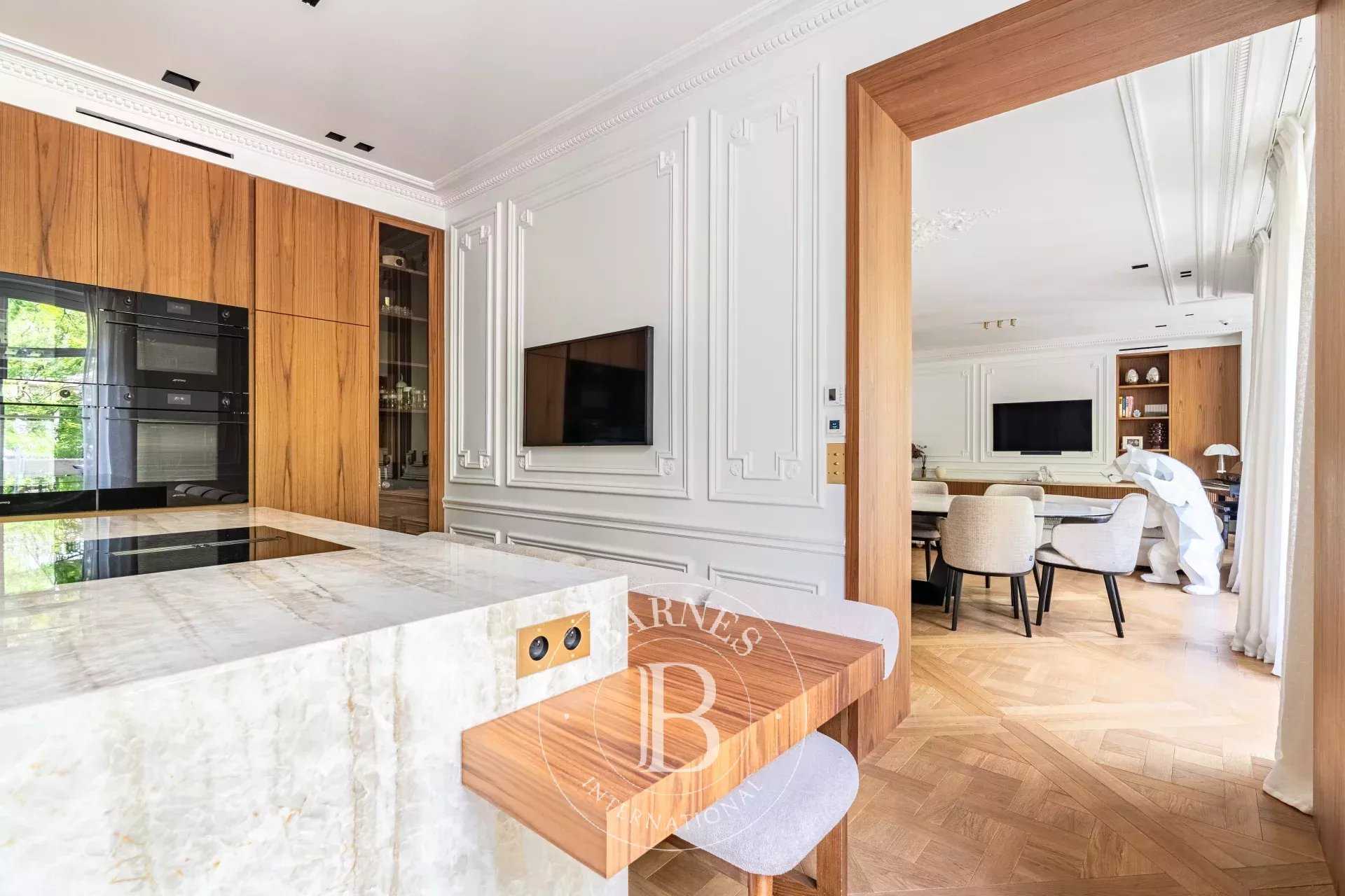 Paris  - Appartement 6 Pièces 4 Chambres