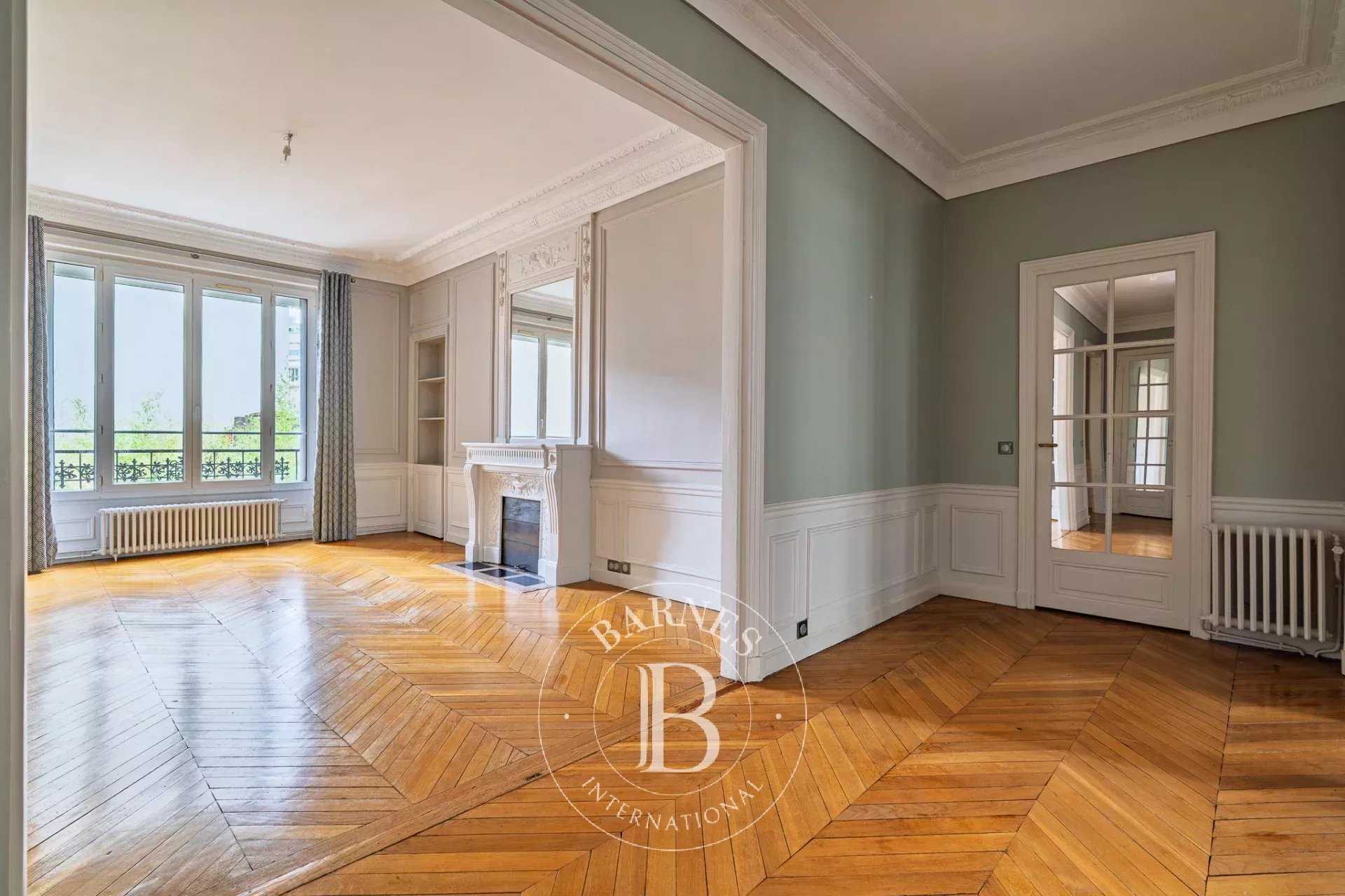 Paris  - Apartment 4 Bedrooms