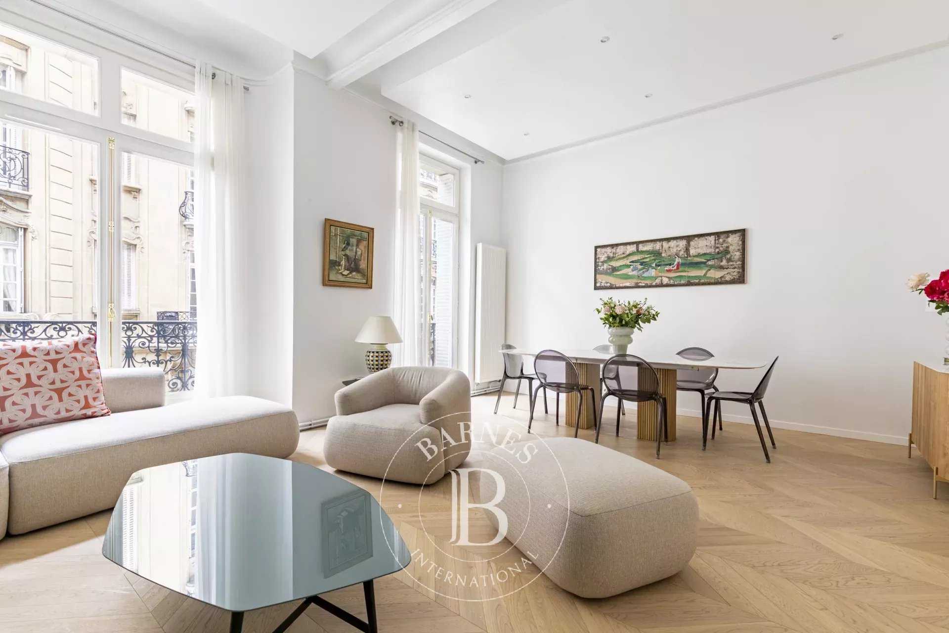 Paris  - Appartement 5 Pi&egrave;ces 3 Chambres