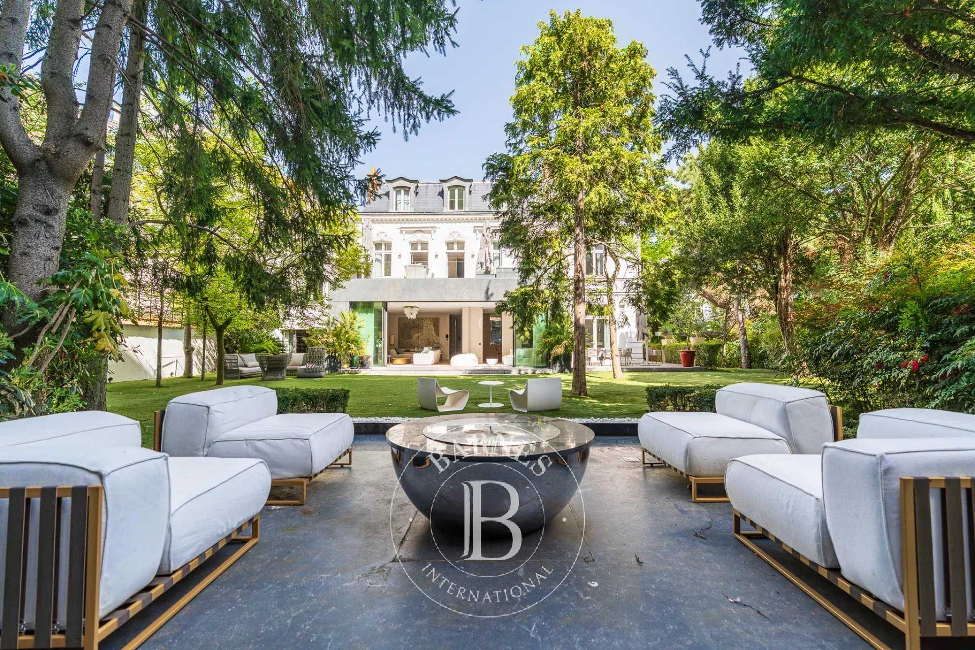 Paris  - Mansion 8 Bedrooms