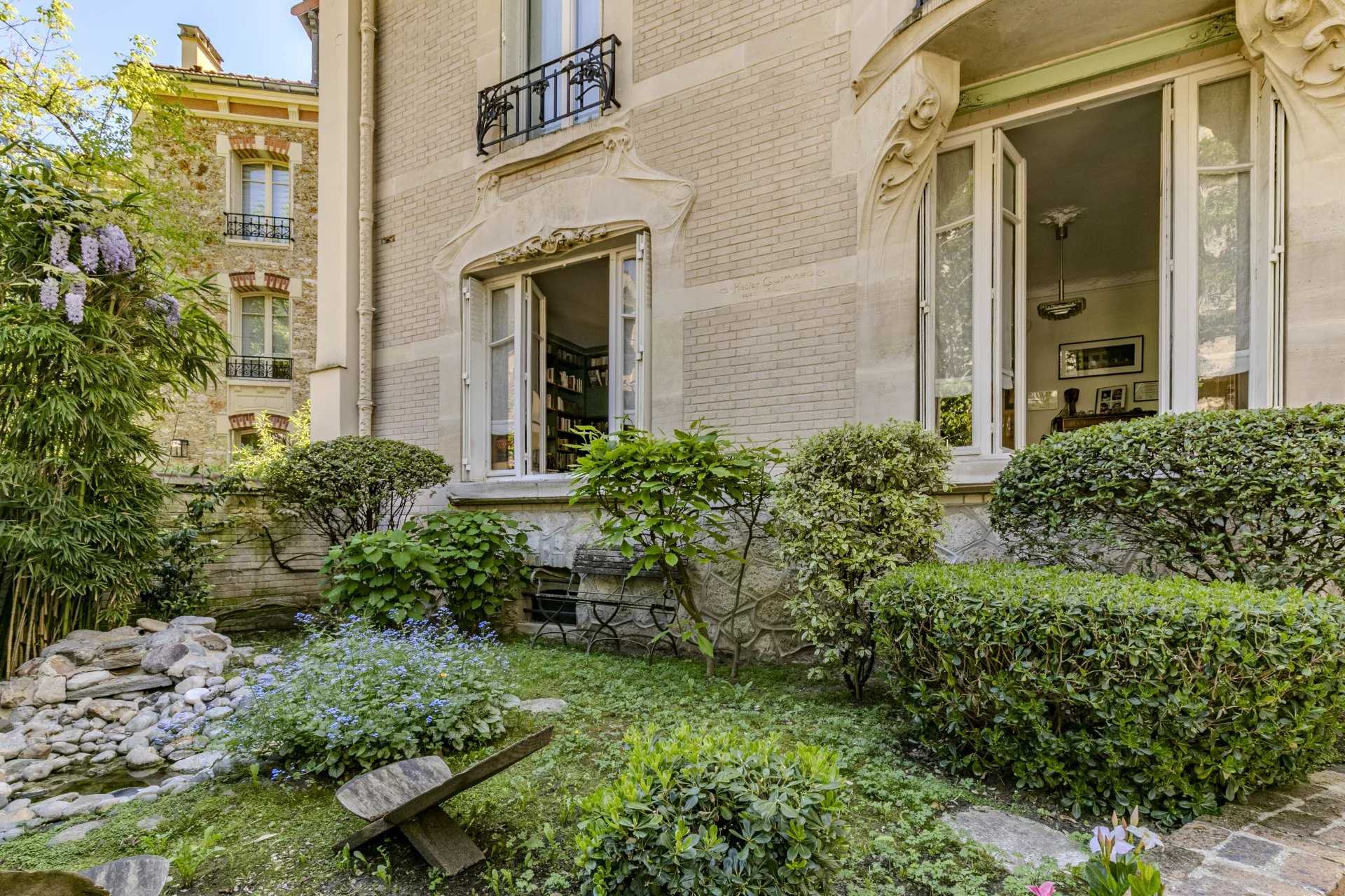 Paris  - Maison 8 Pièces 6 Chambres