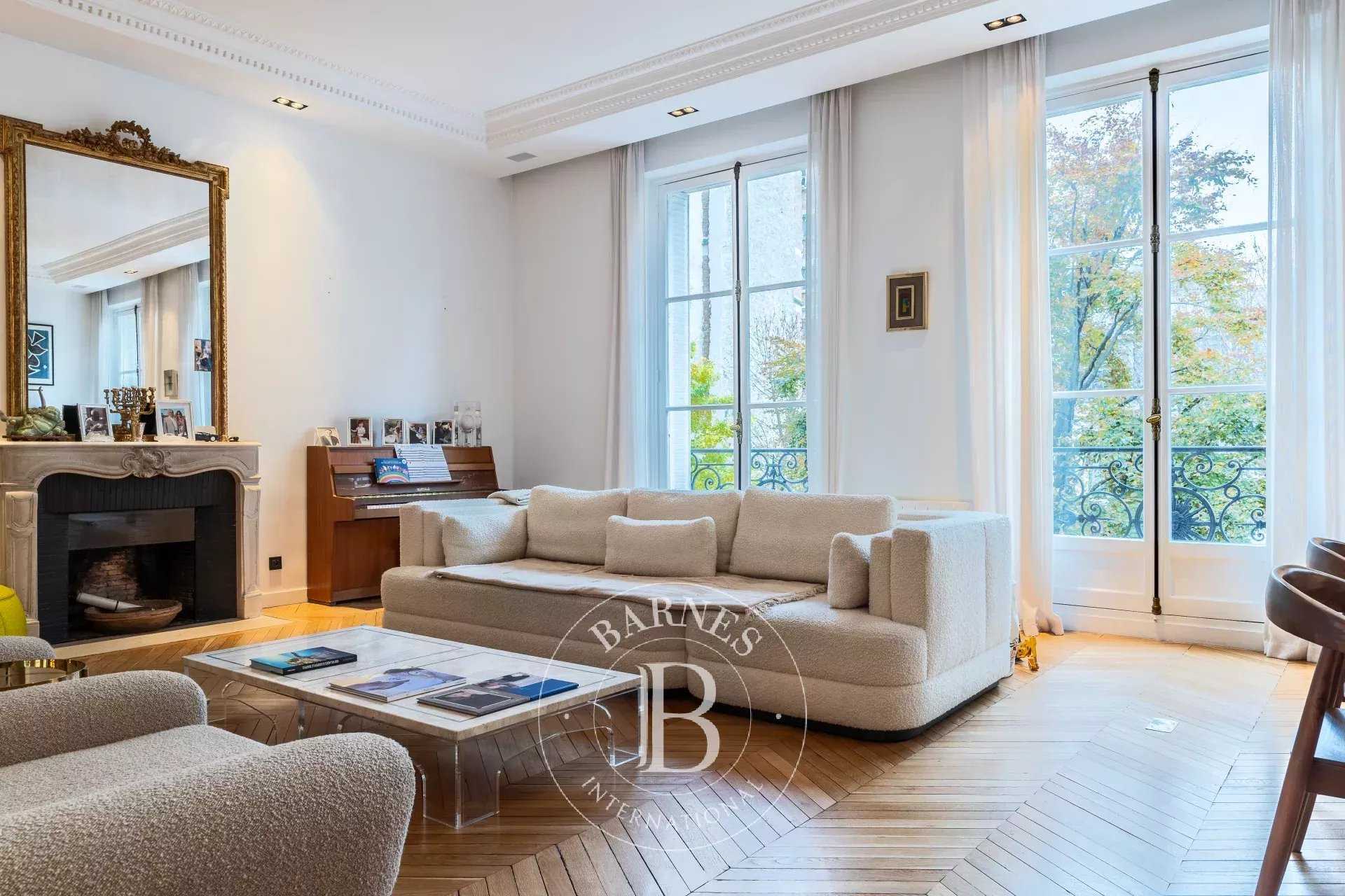 Paris  - Appartement 7 Pièces 4 Chambres