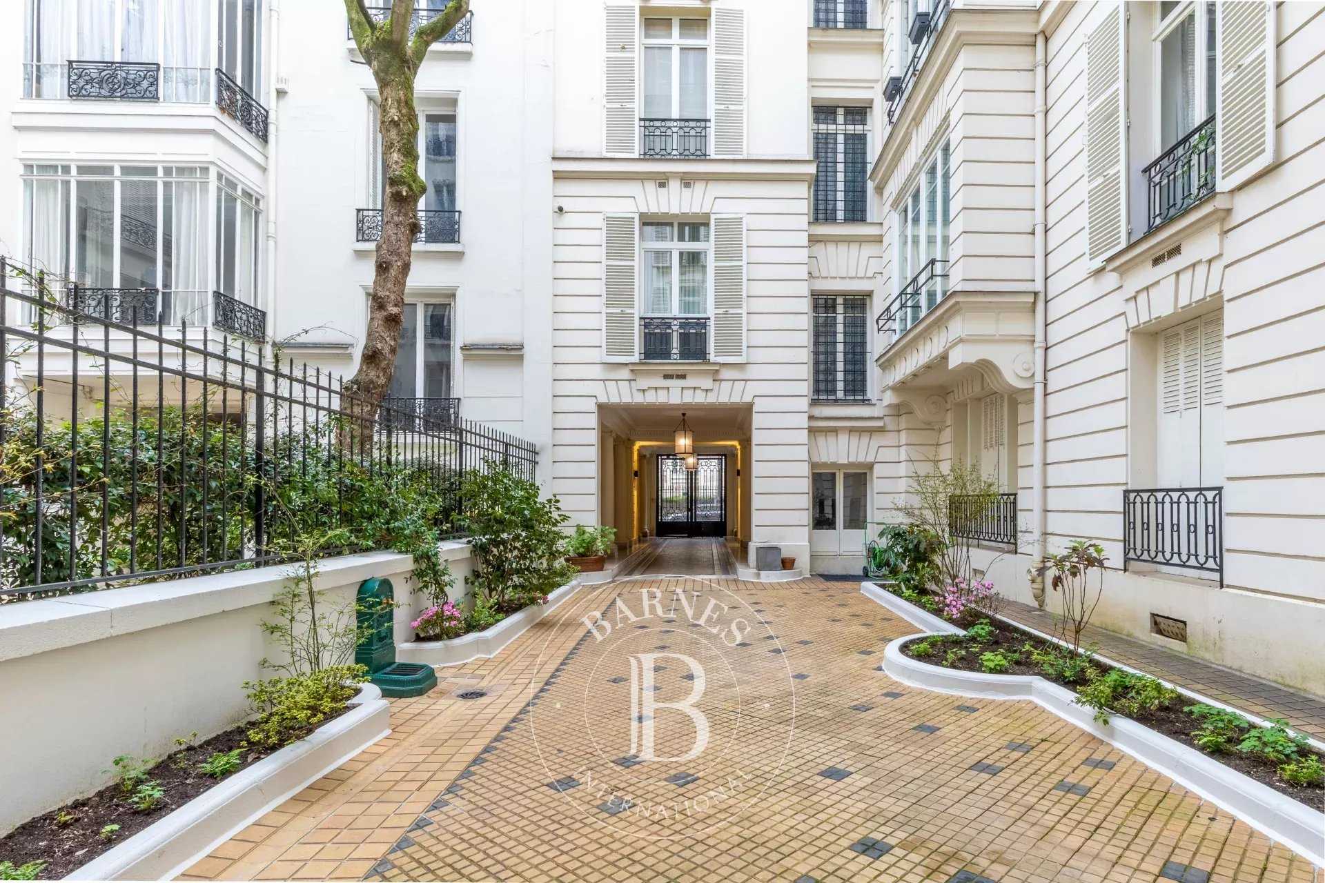 Paris  - Appartement 3 Pi&egrave;ces 2 Chambres