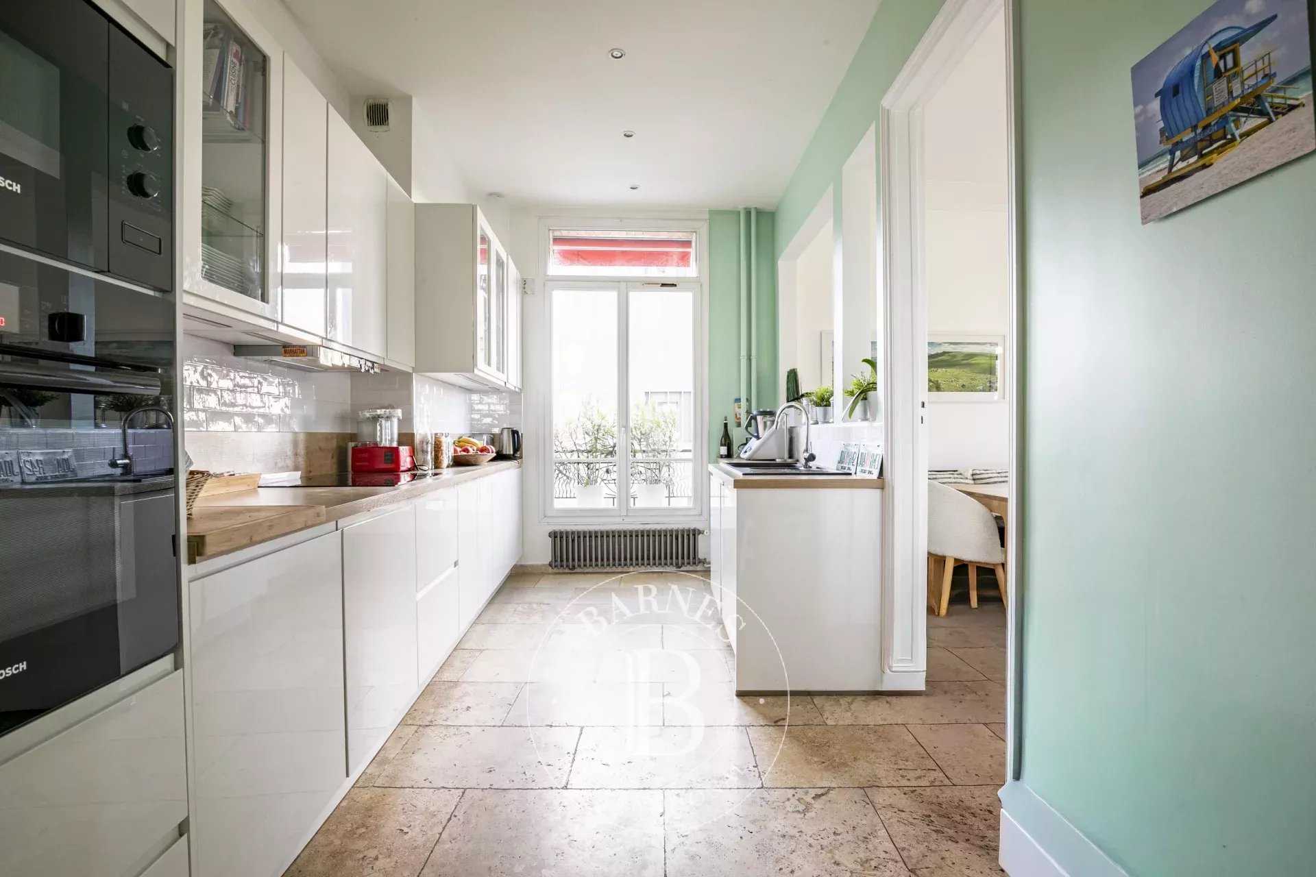 Paris  - Appartement 7 Pièces 5 Chambres