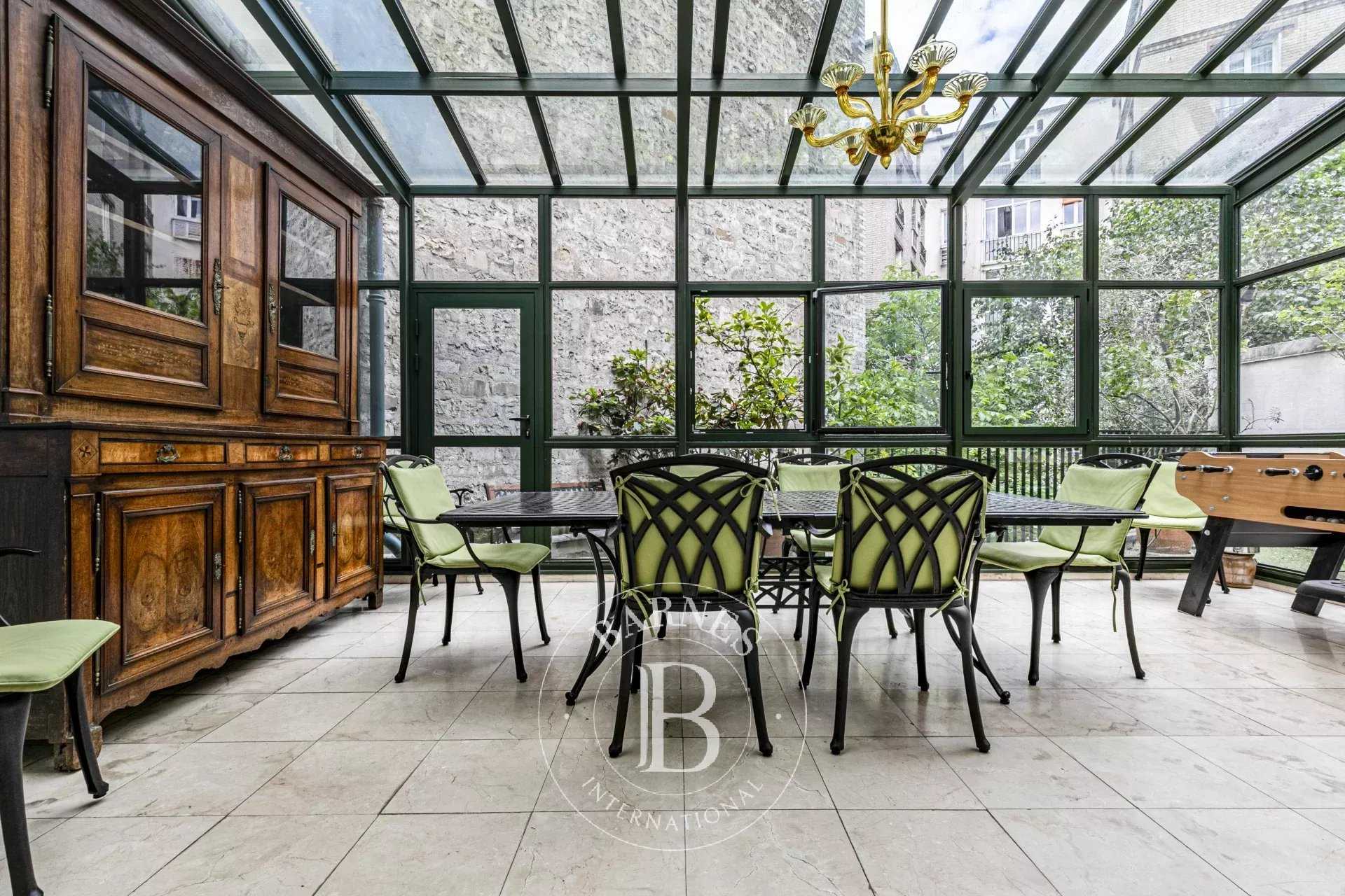 Paris  - Townhouse 6 Bedrooms
