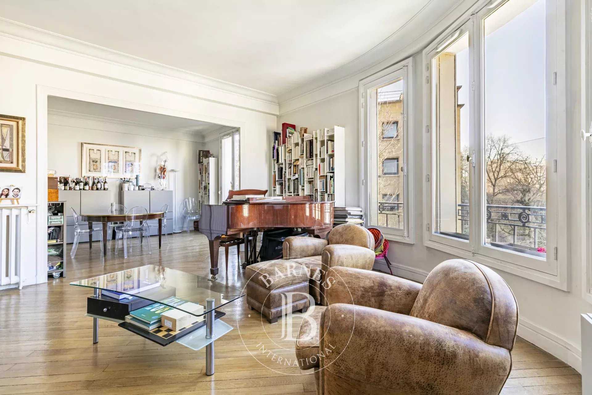 Paris  - Appartement 5 Pièces 3 Chambres