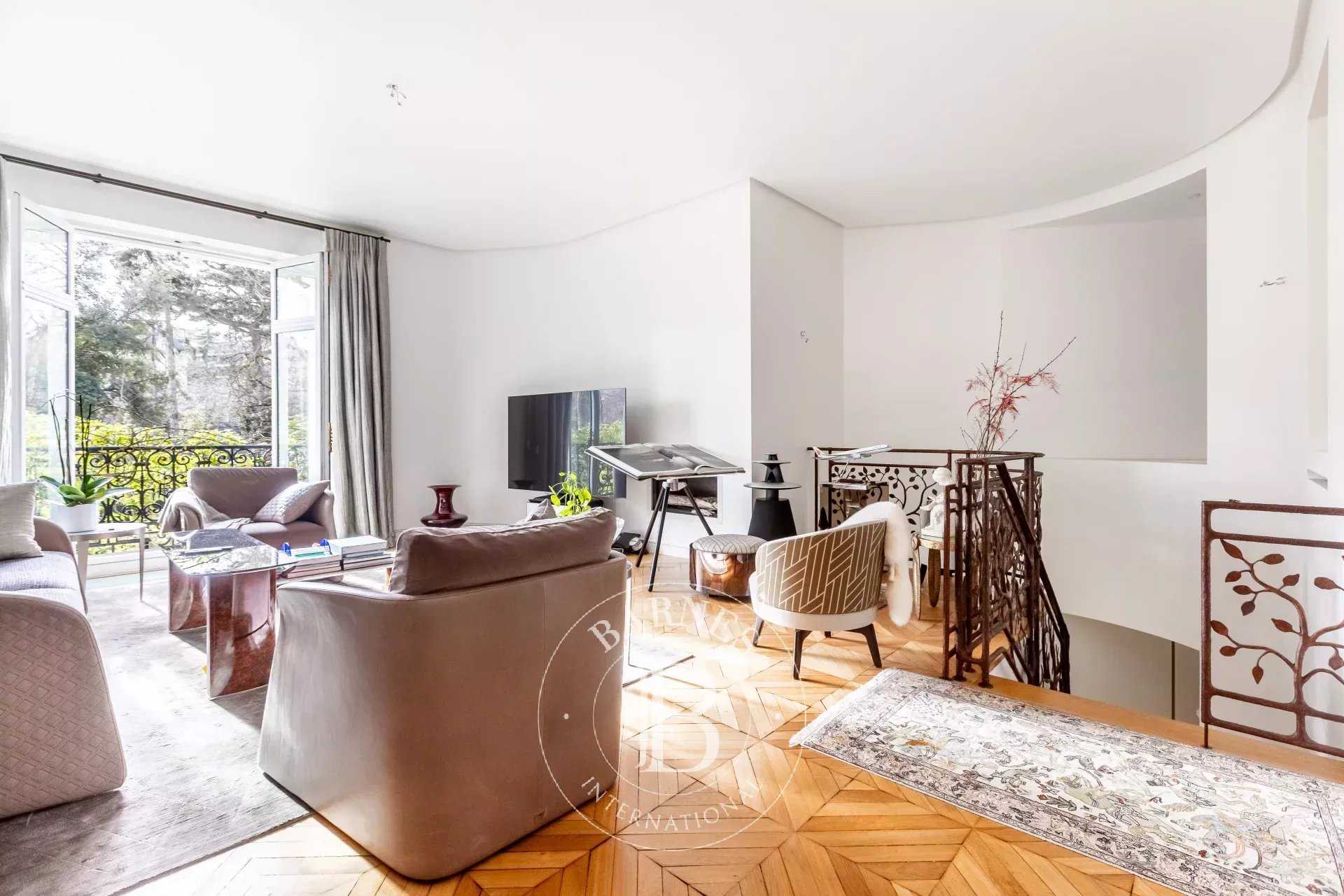 Paris  - Appartement 7 Pi&egrave;ces 3 Chambres