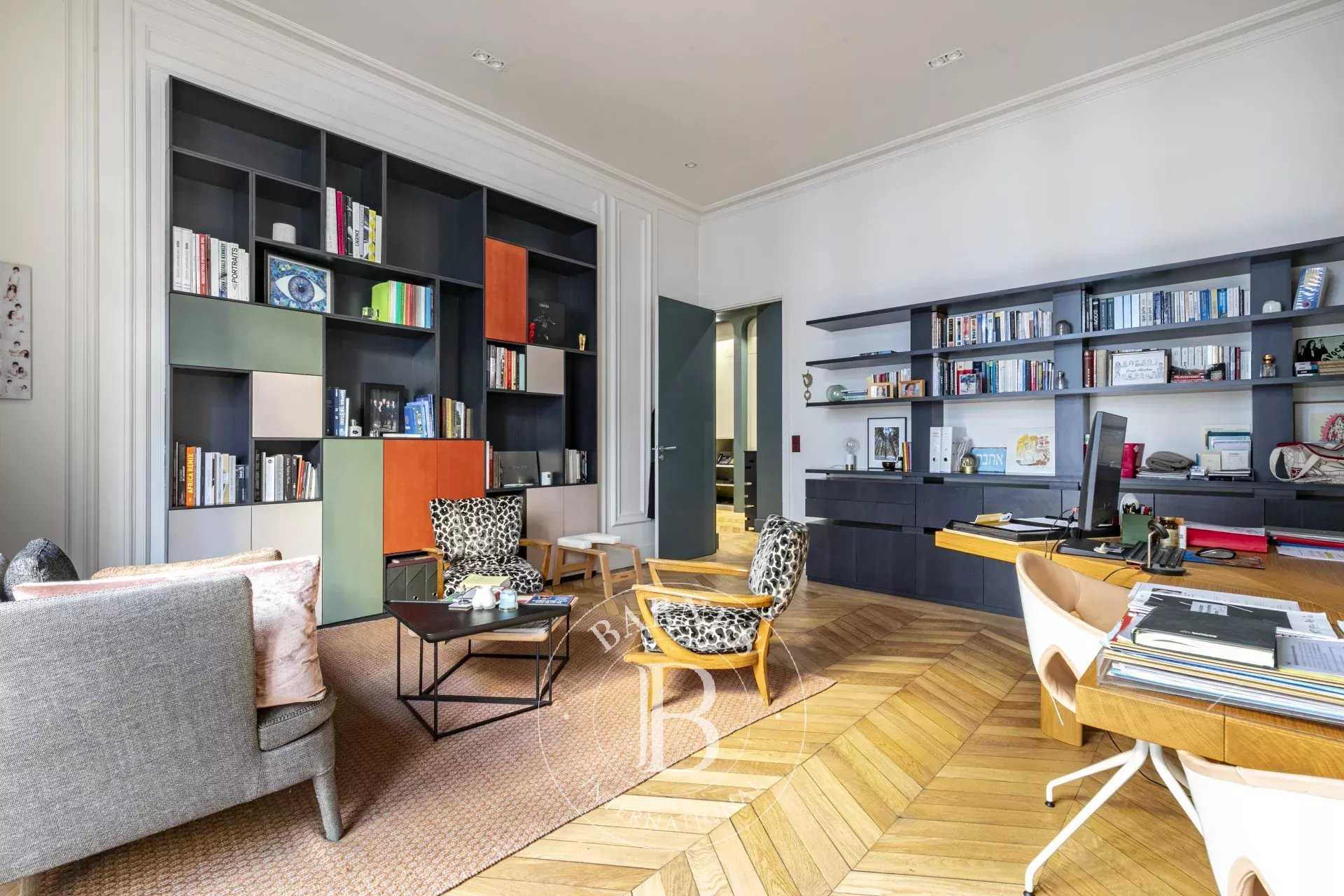 Paris  - Appartement 6 Pi&egrave;ces 3 Chambres